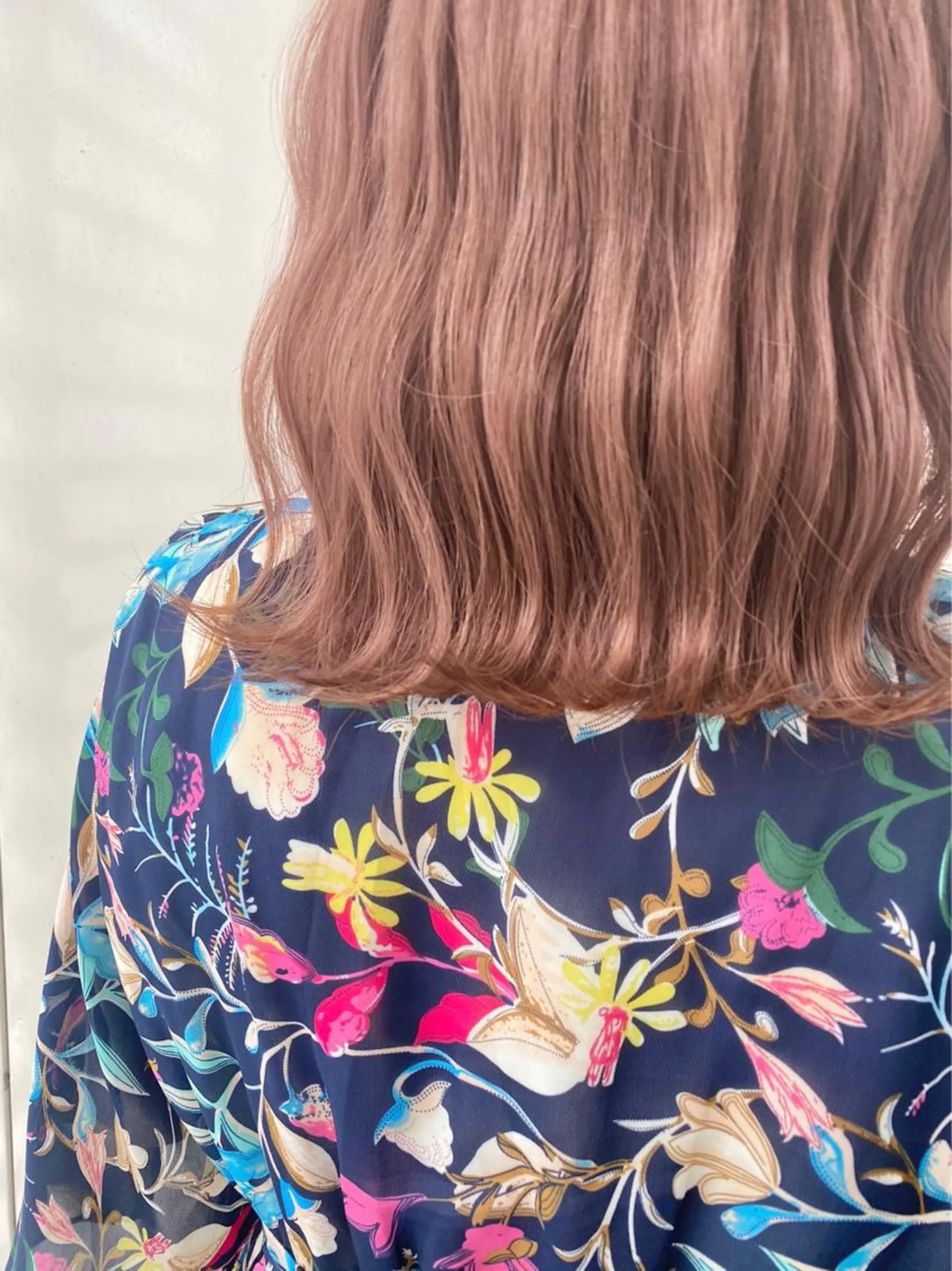 ミディアム カラー ANNA ／艶髪／ハイトーンのヘアスタイル