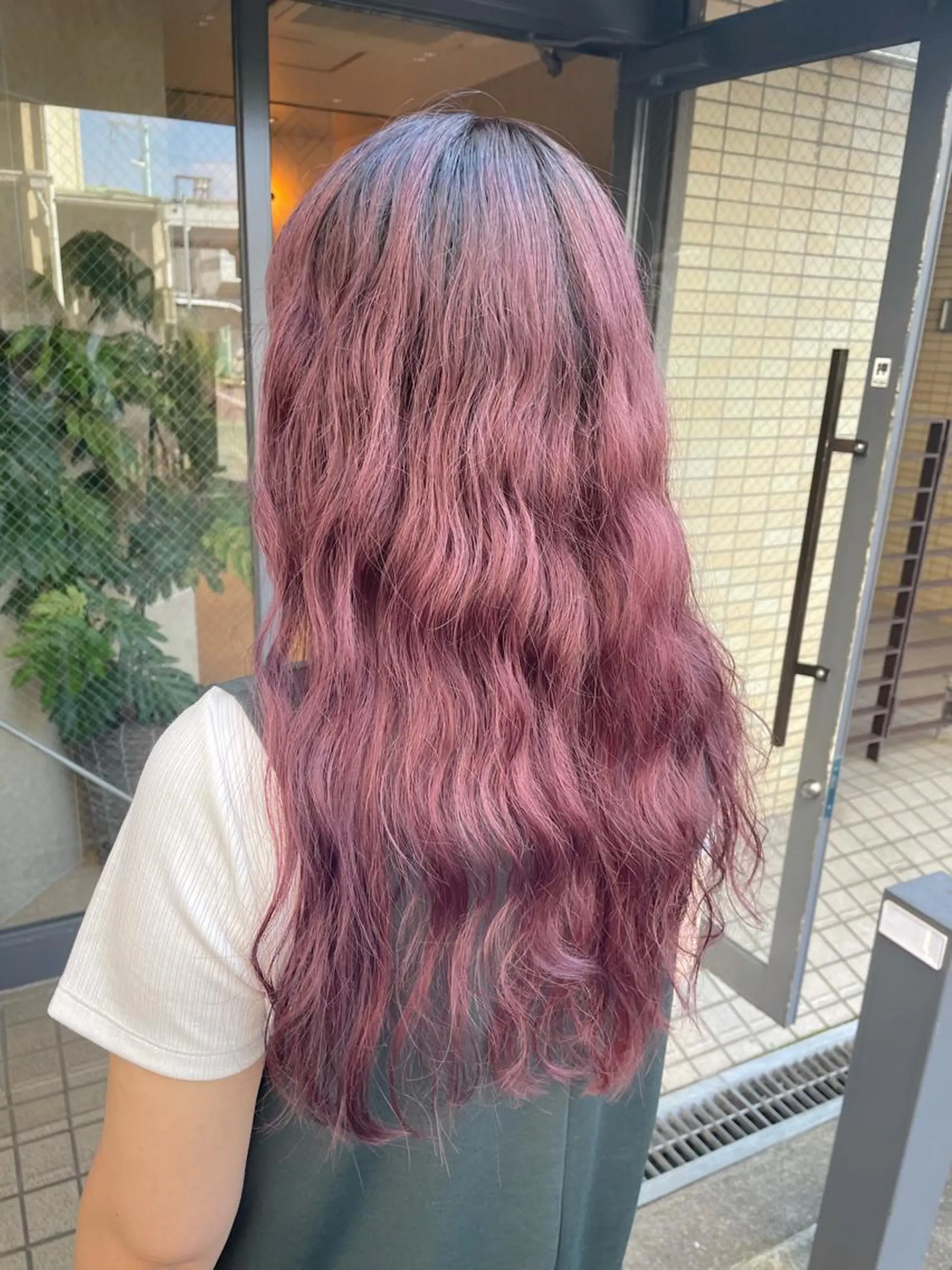 ロング 関 桃子のヘアスタイル