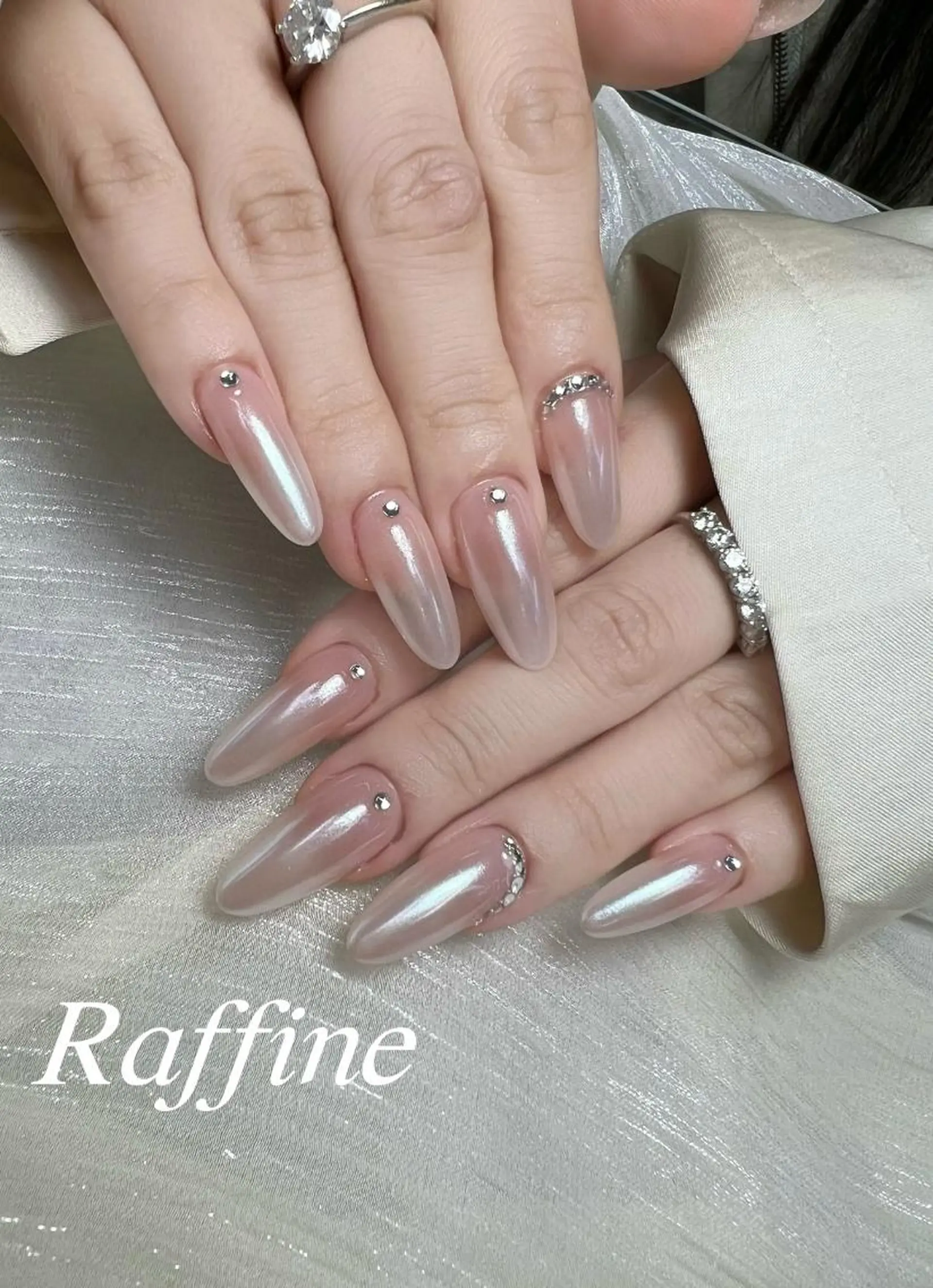 ネイル RAFFINE 月🦋🩵のネイルデザイン