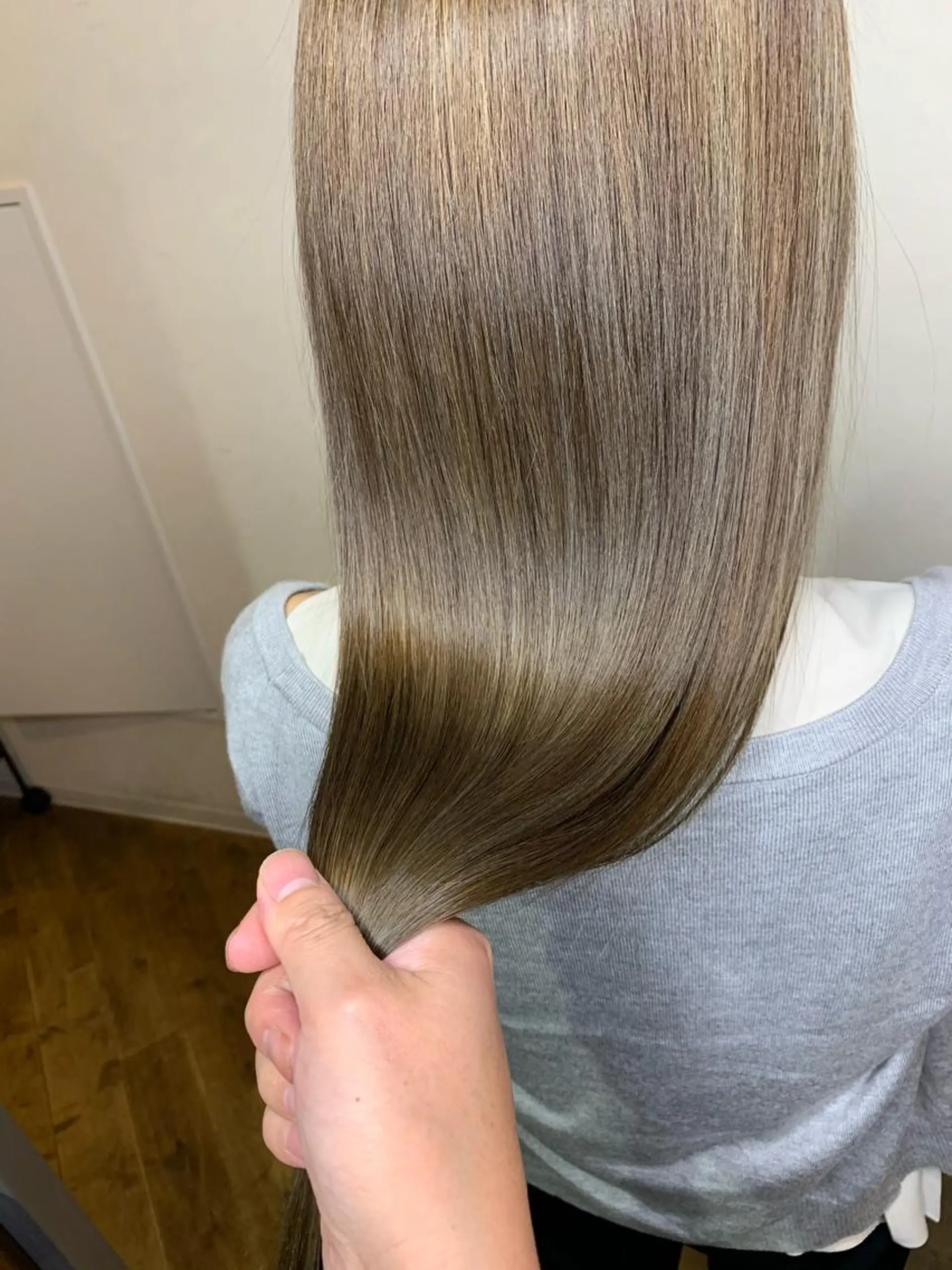 ロング カラー パーマ ヘアアレンジ メンズ メンズブリーチ メンズハイライト メンズインナーカラー メンズ韓国風 ブリーチ オリーブカラー 特化　　kaiのヘアスタイル