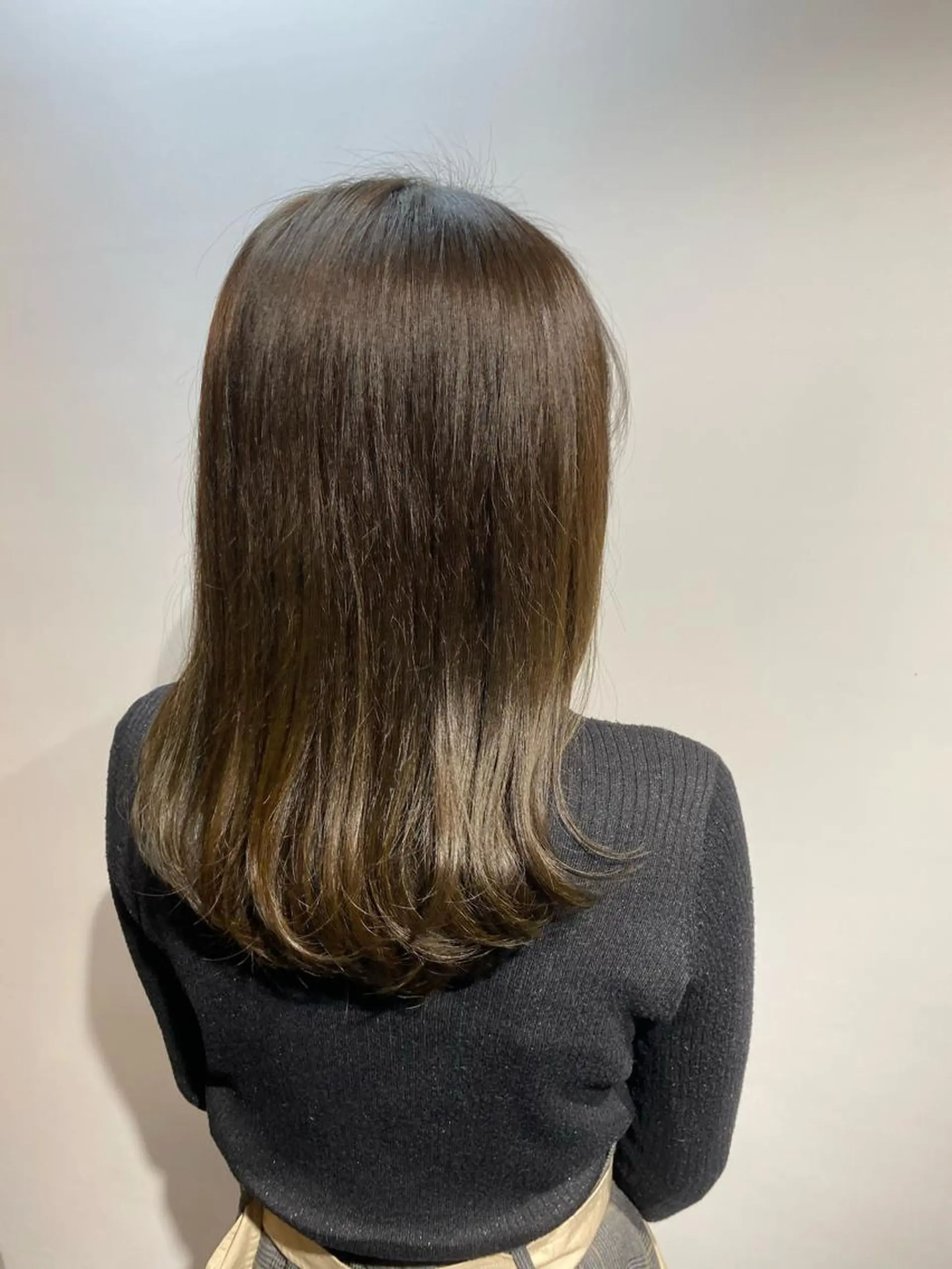 セミロング カラー アッシュ オリーブアッシュ オーガニックカラー 🫧縮毛矯正🫧ai hara🫧表参道のヘアスタイル