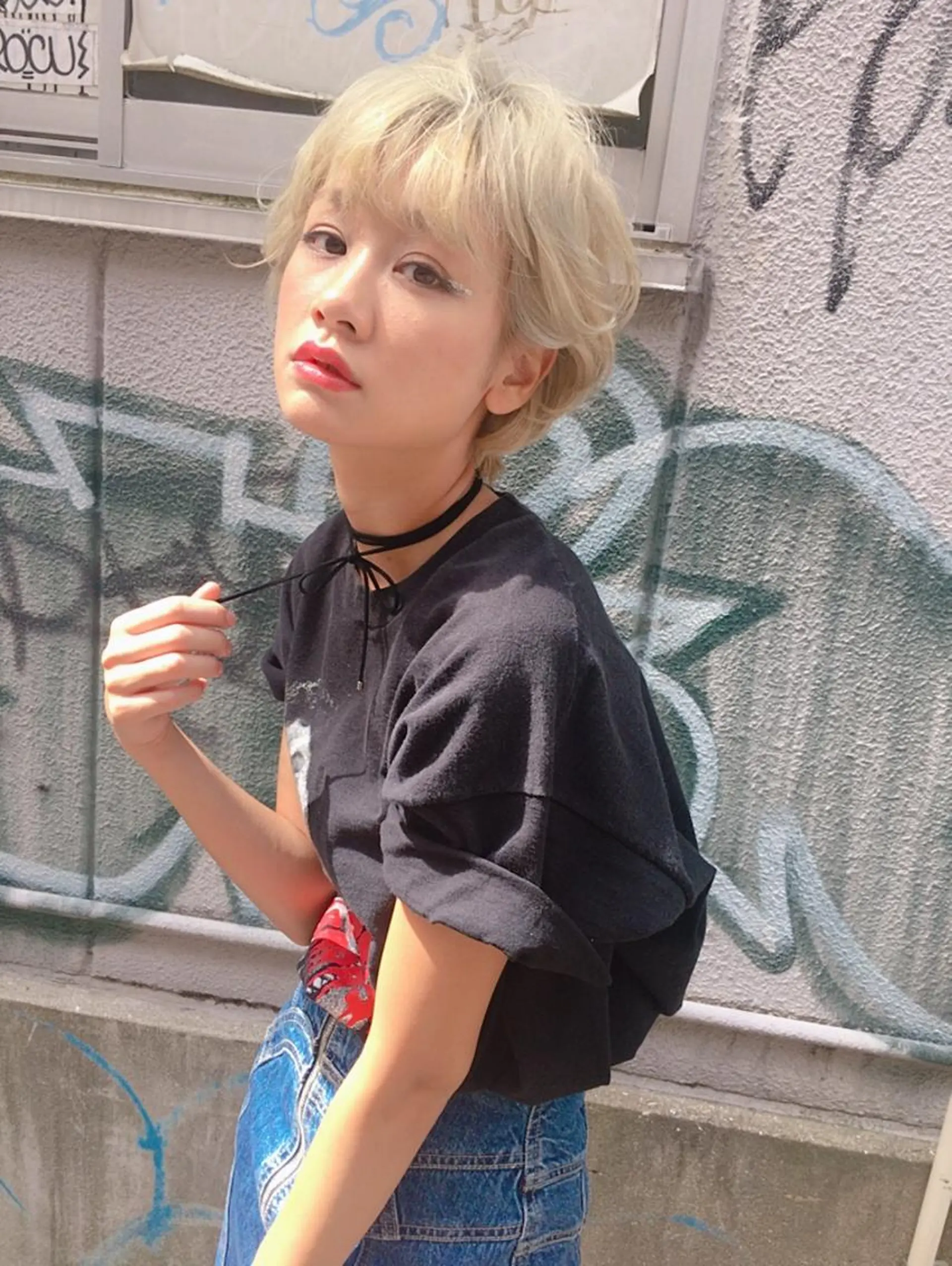 ショート カラー ウルフカット／吉村 桃子のヘアスタイル