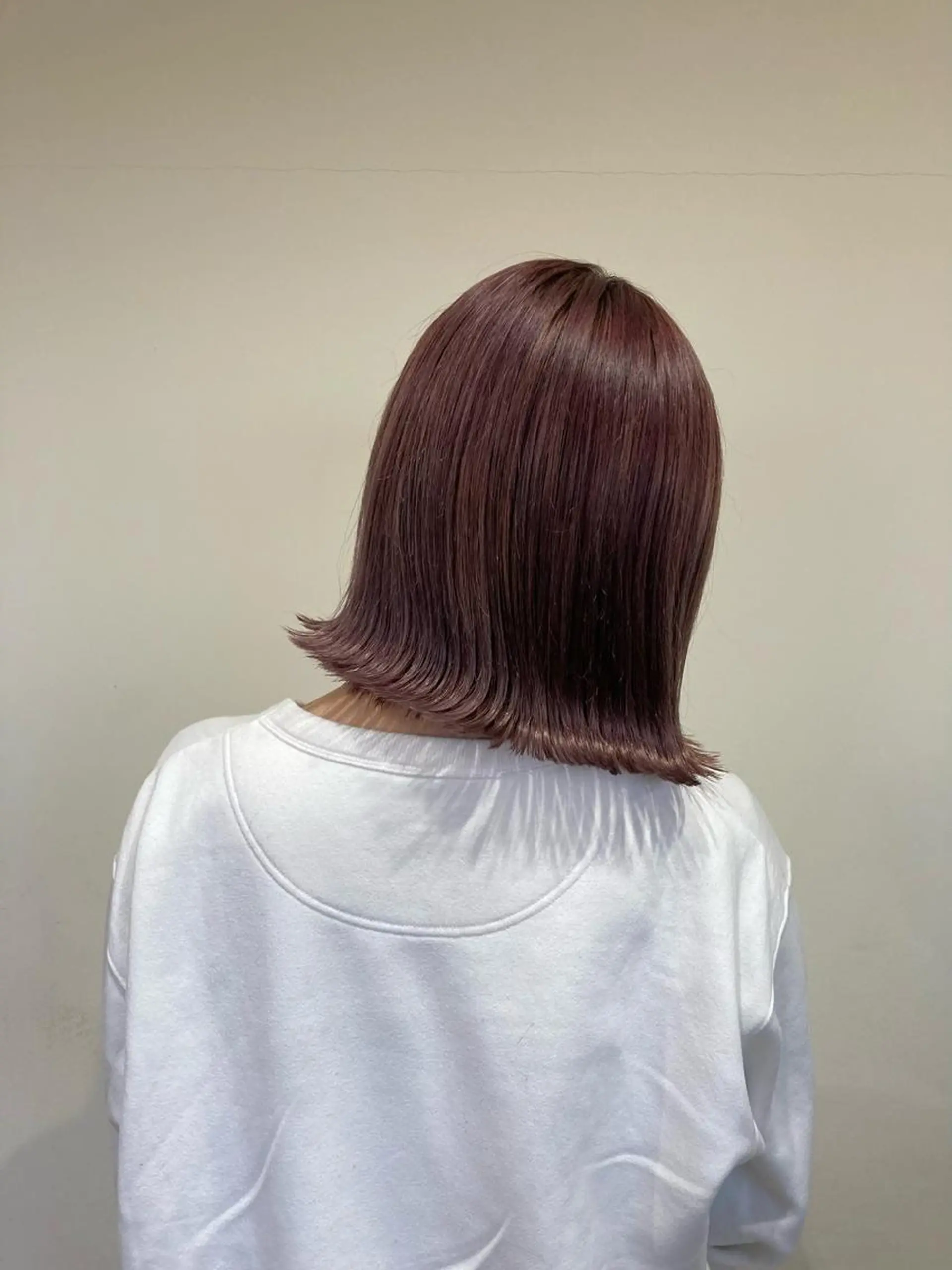 ミディアム カラー カシス カット ヘアカラー トリートメント 梅山 美侑のヘアスタイル