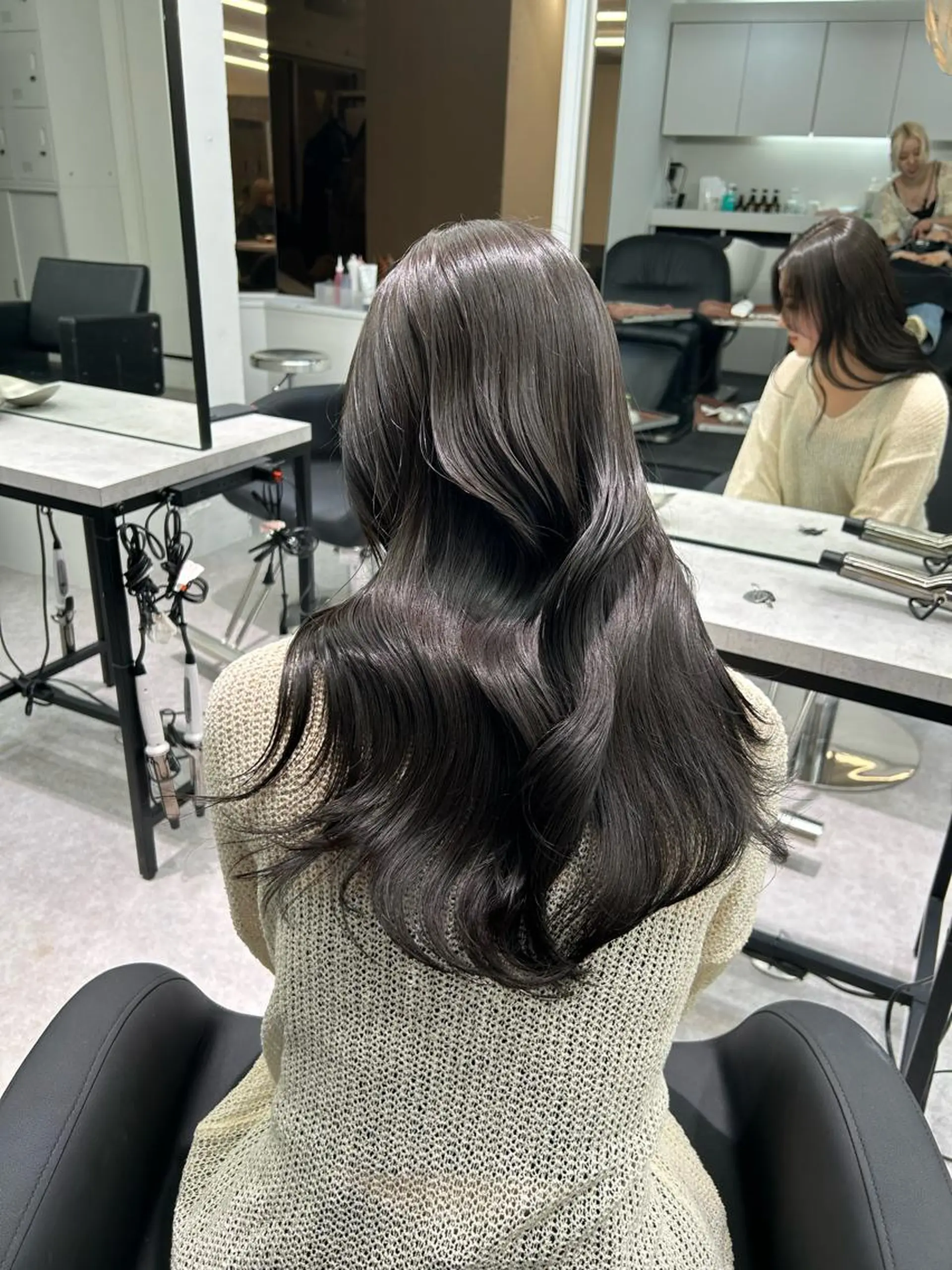 ロング カラー 透明感カラー 韓国風ヘア ヘアセット 名古屋栄♡PELE 上品な透明感ベージュのヘアスタイル