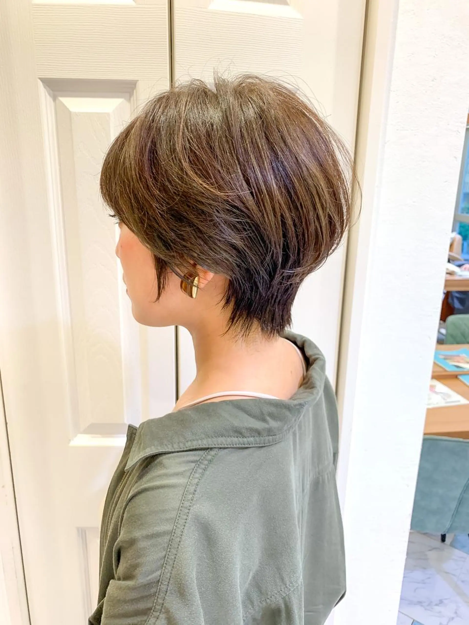 ショート 切りっぱなしボブ ハンサムショート 丸みショート ボブ くせ毛 Lond enikaのヘアスタイル