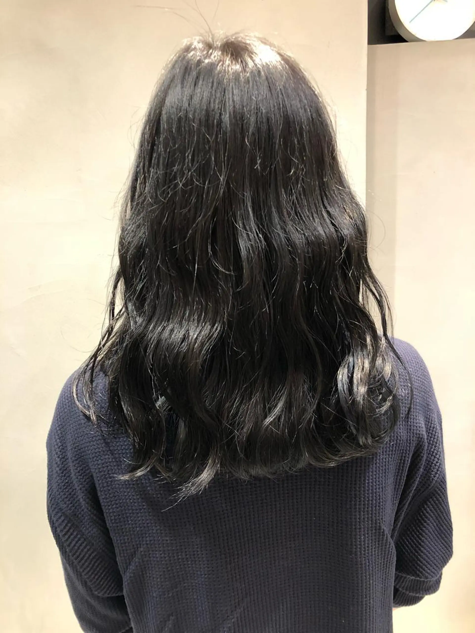 セミロング カラー 荒木 依莉亜のヘアスタイル
