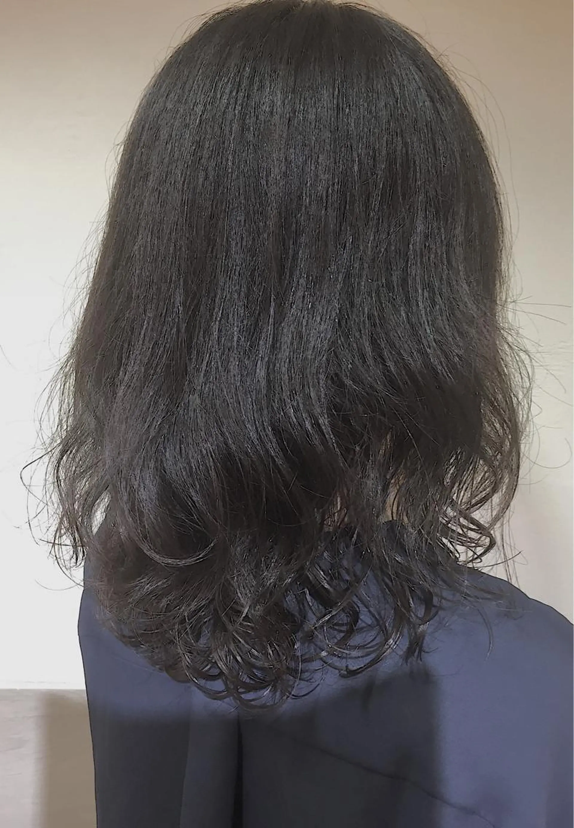 ロング カラー パーマ アッシュ ダークアッシュ 可愛いを作る神 ナオヒロのヘアスタイル