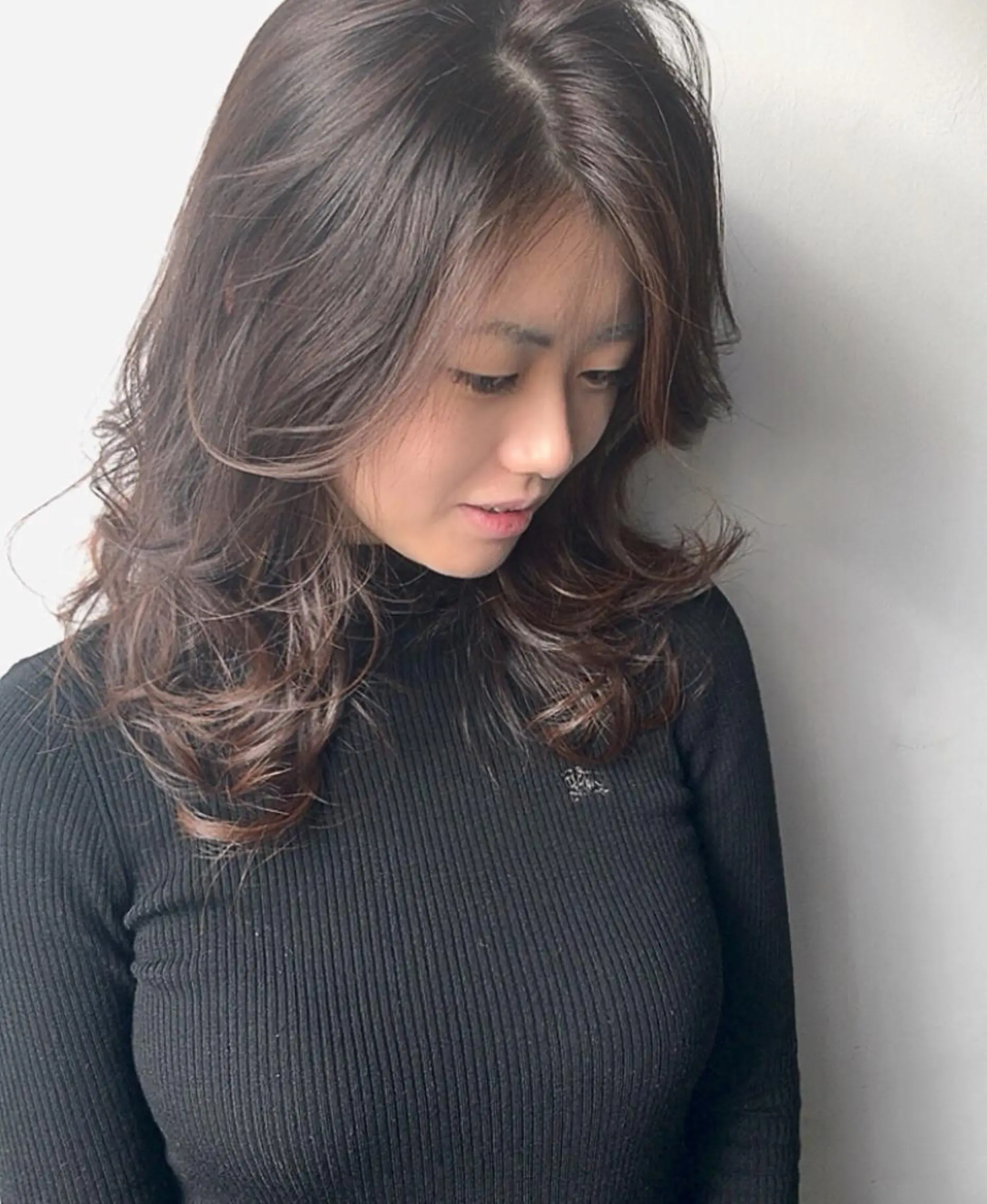 ミディアム カラー ヘアアレンジ アッシュ アッシュブラウン ブルーカラー ブルーアッシュ ブラウンカラー SALOWIN銀座VORT所属・小林 佳祐のヘアスタイル