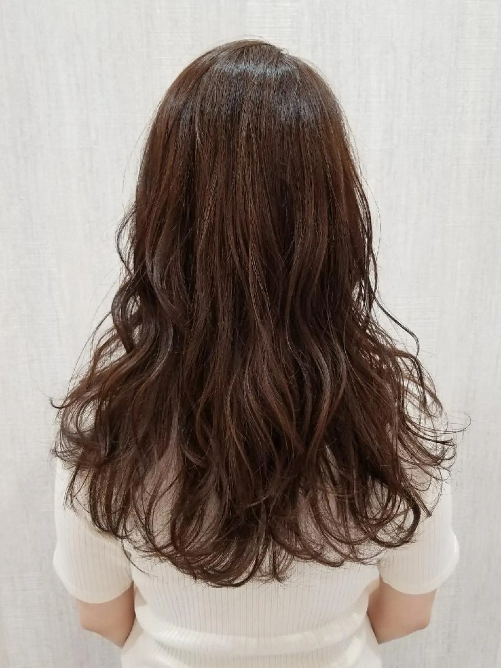 ロング カラー イルミナカラー カット ヘアカラー トリートメント 顔周りレイヤーカット 髪質改善代表西村功平のヘアスタイル