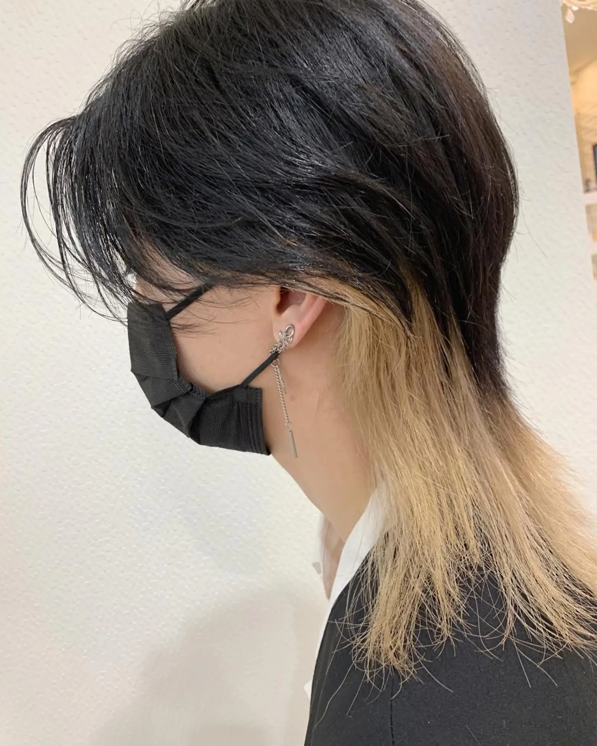 ミディアム カラー ヘアアレンジ メンズ メンズウルフカット ウルフカット 今村公介 ブリーチ特化、派手髪のヘアスタイル