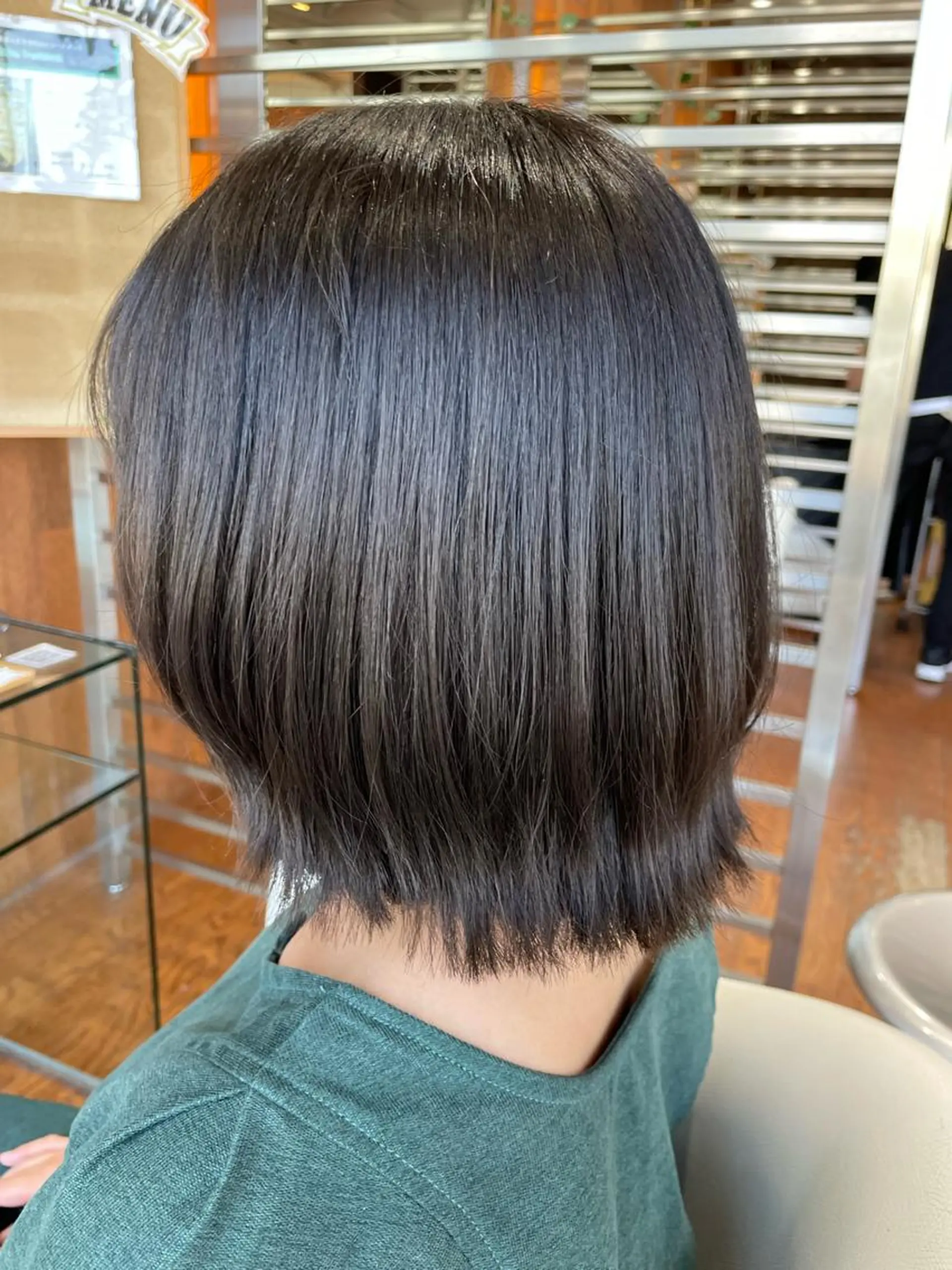 ショート 外ハネヘア Canon/ インナーカラー/四条のヘアスタイル