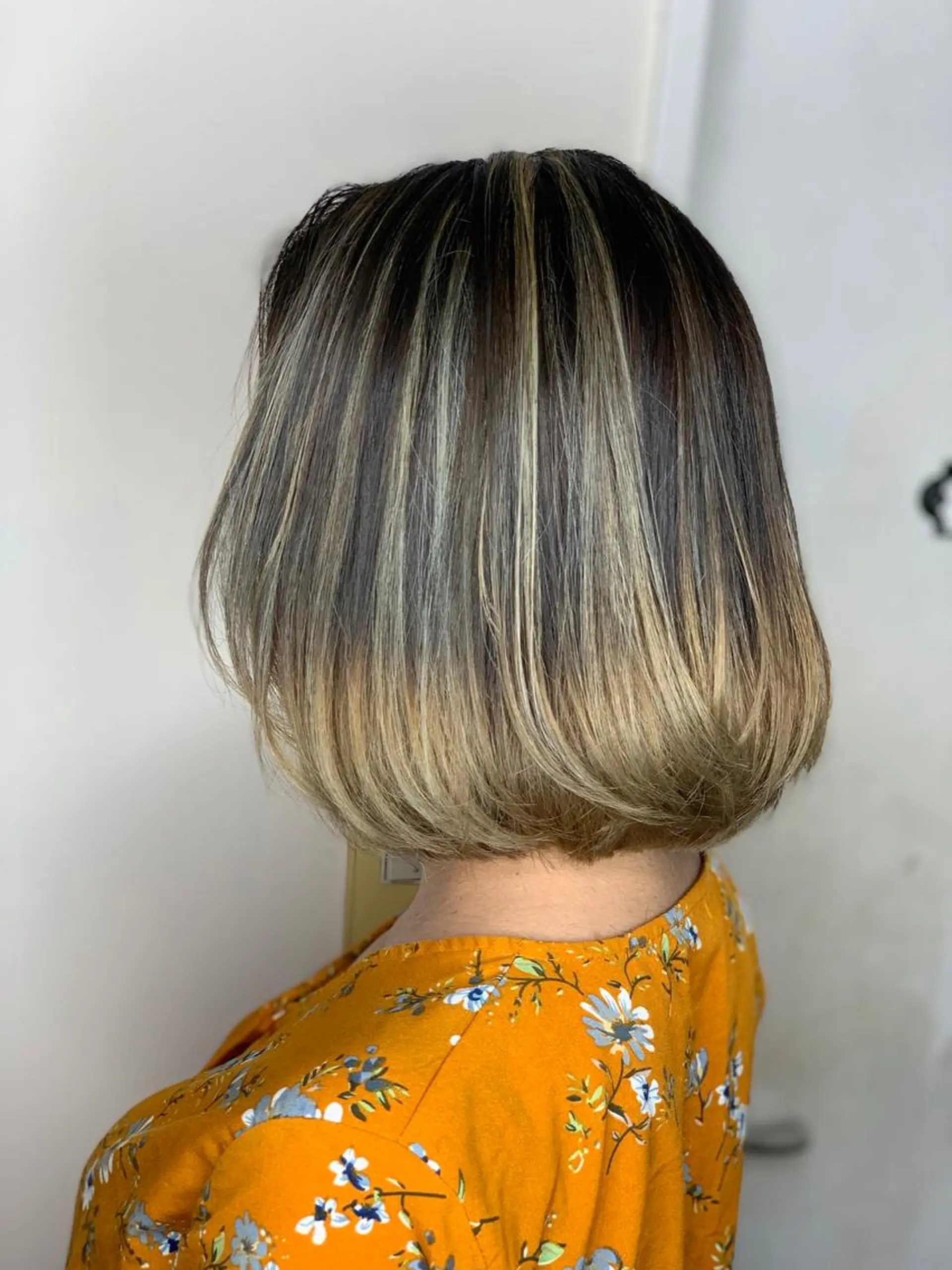 ミディアム 縮毛矯正 Brooch ブローチのヘアスタイル