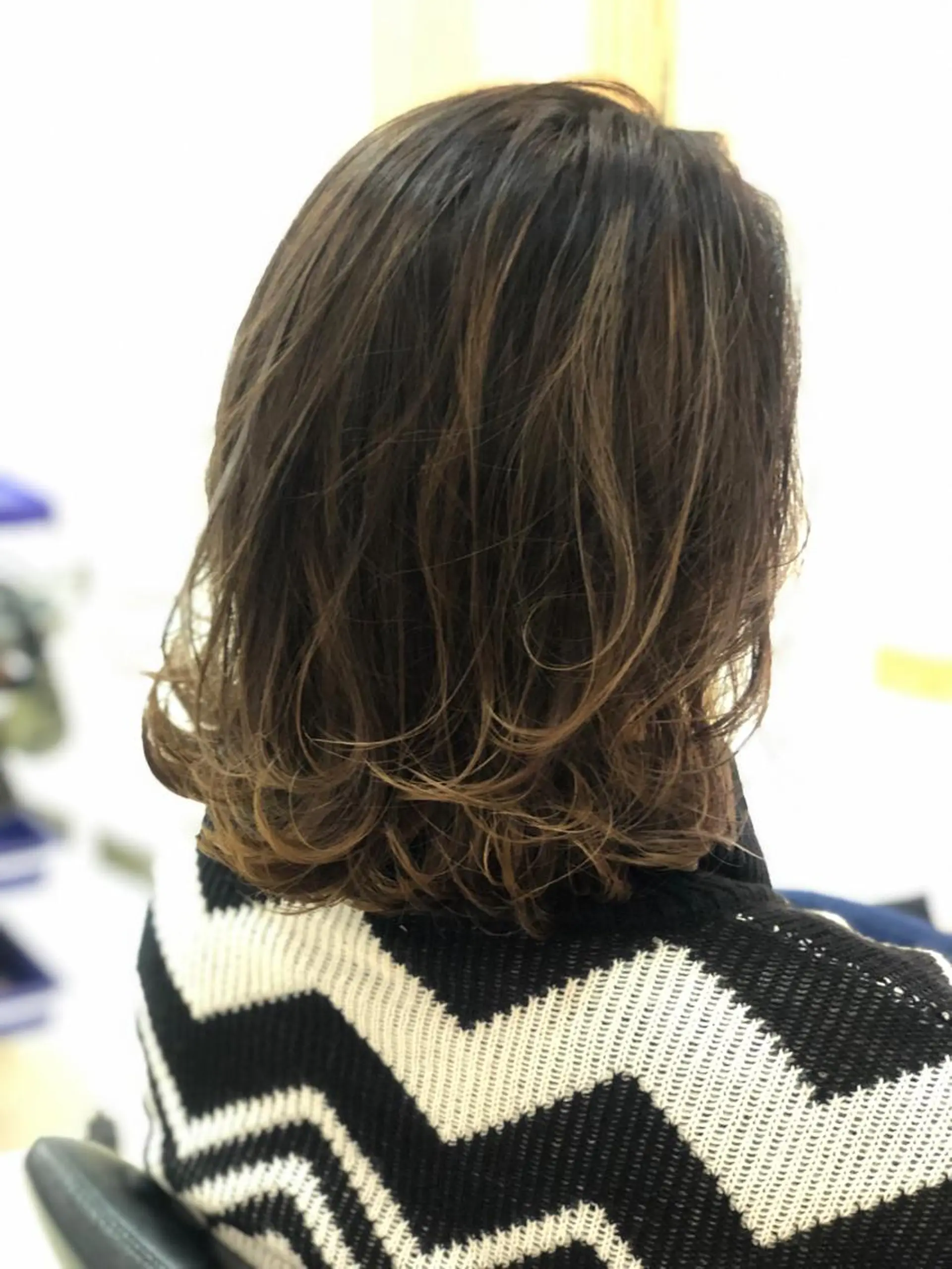 ミディアム カラー パーマ ヘアアレンジ メンズ キッズ ネイル マツエク・マツパ メンズブリーチ メンズハイライト ブリーチ ハイライトカラー ハイライト ヘアカラー トリートメント 一人一人の輝きを 心を込めてのヘアスタイル