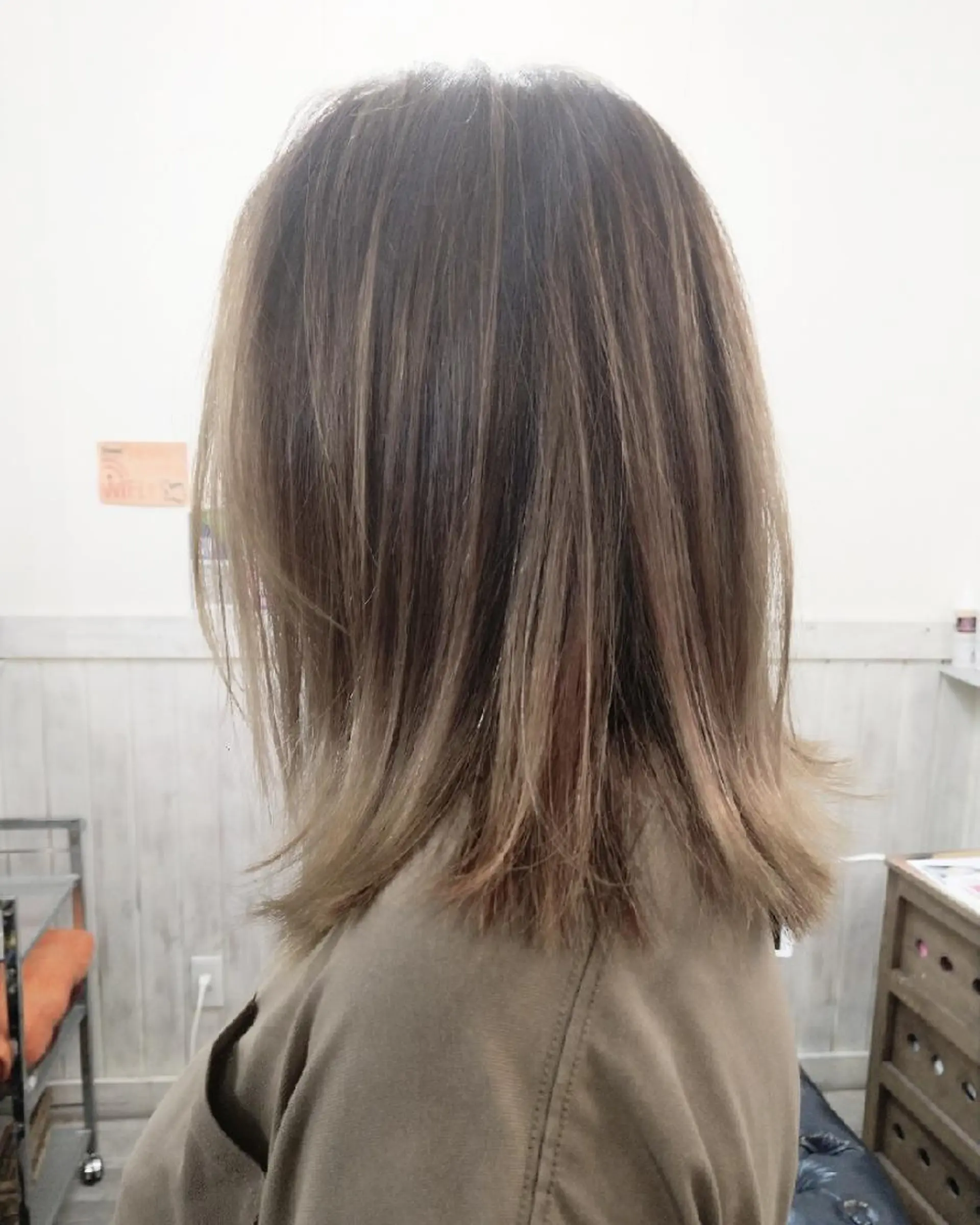 ミディアム カラー パーマ ブリーチ ストレートパーマ 武内 由貴のヘアスタイル