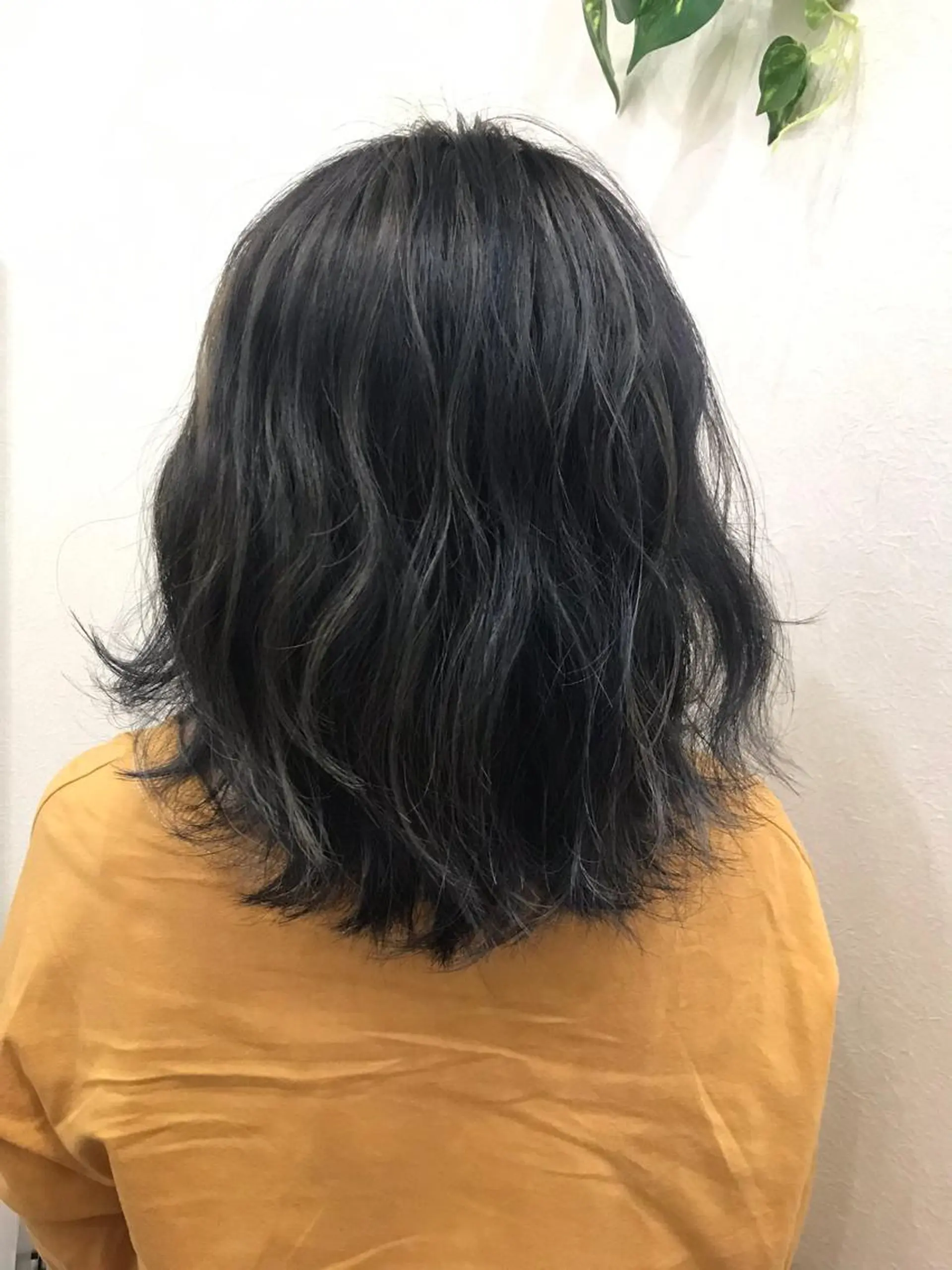 ミディアム カラー ブルーカラー グレージュ ハイライトカラー ハイライト ヘアカラー Style Tのヘアスタイル