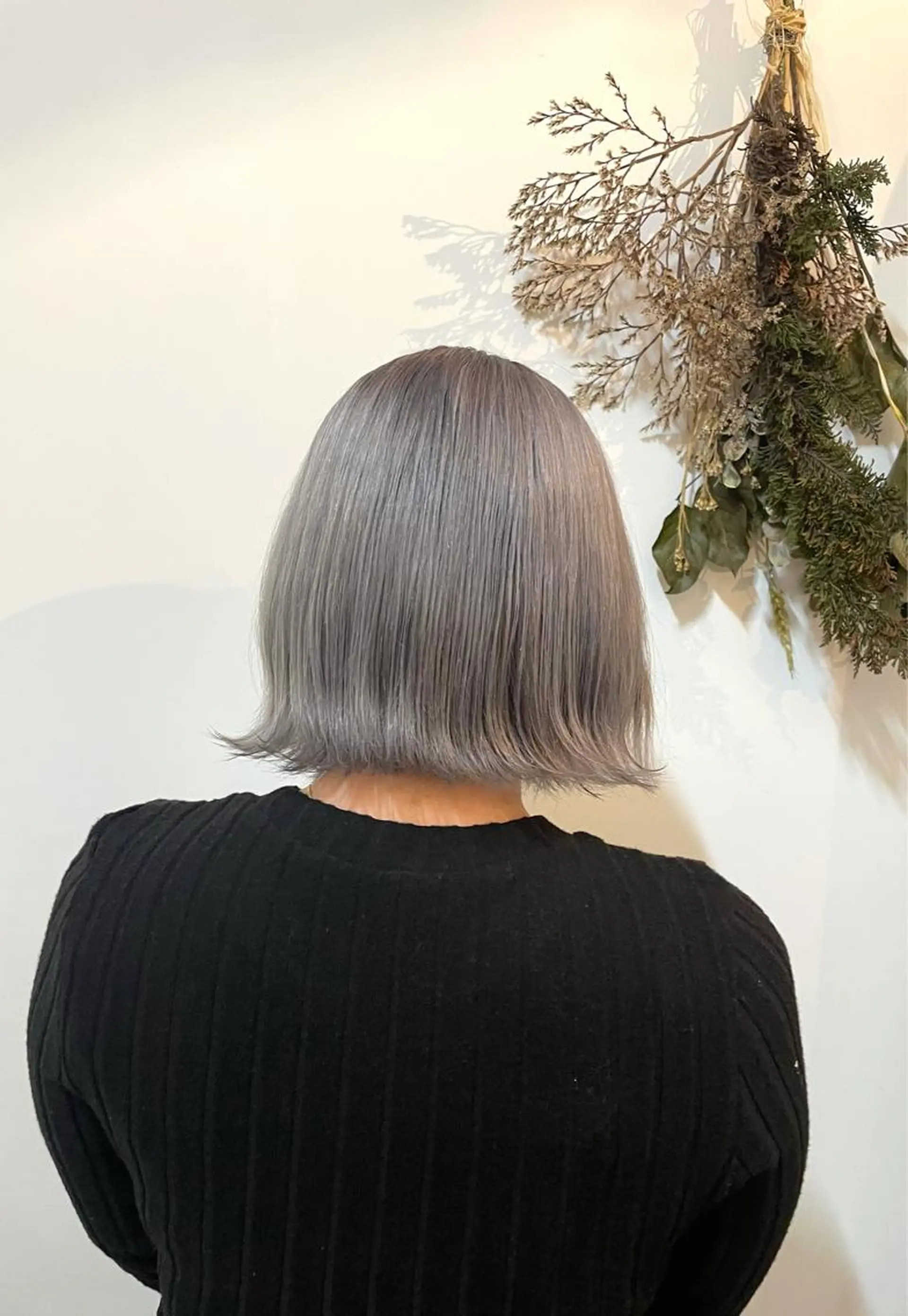 カラー 岡田 神奈のヘアスタイル