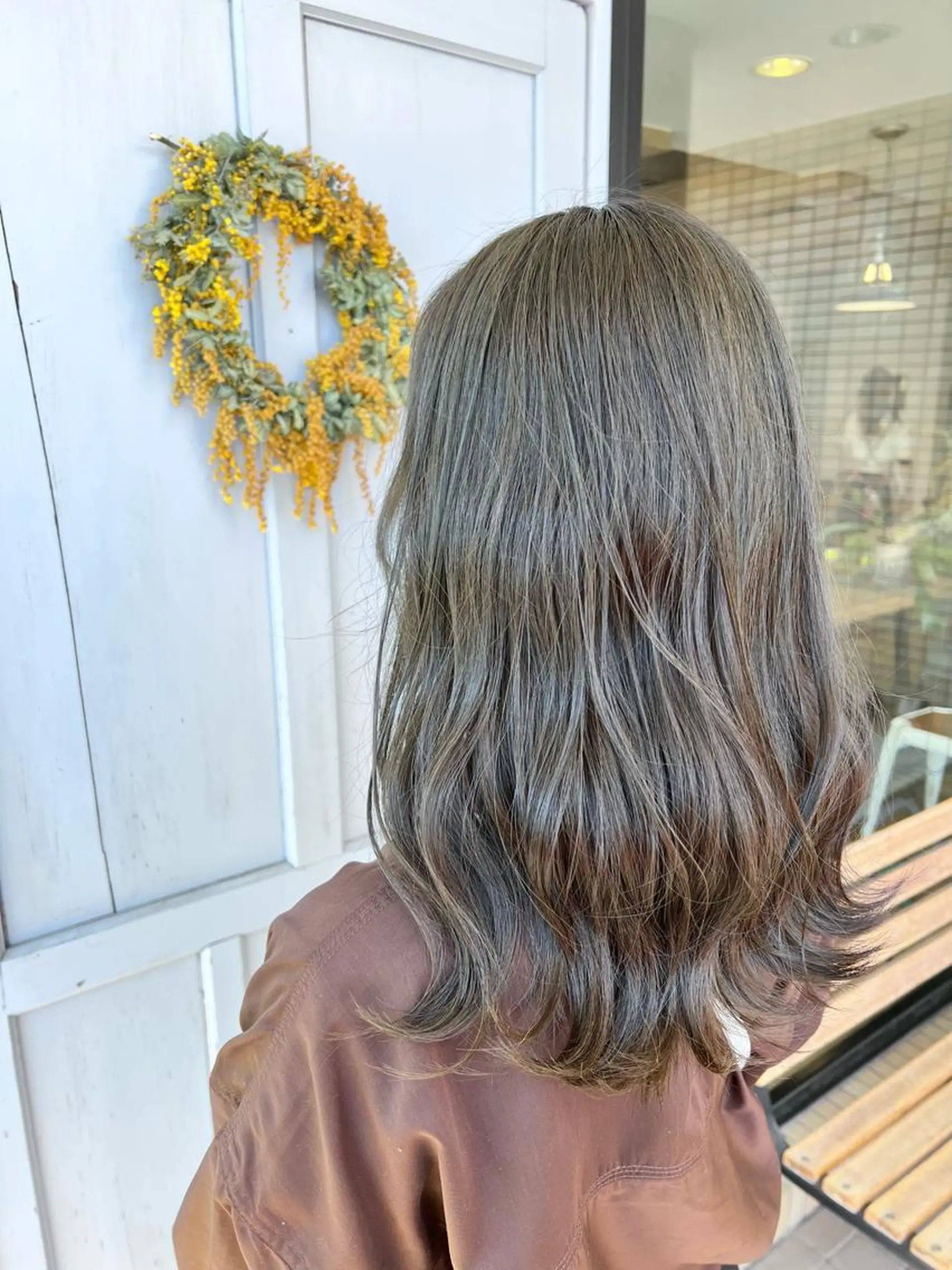 ロング カラー グレージュ オリーブグレージュ オリーブグレー カット ヘアカラー トリートメント ツキダテ ユイのヘアスタイル