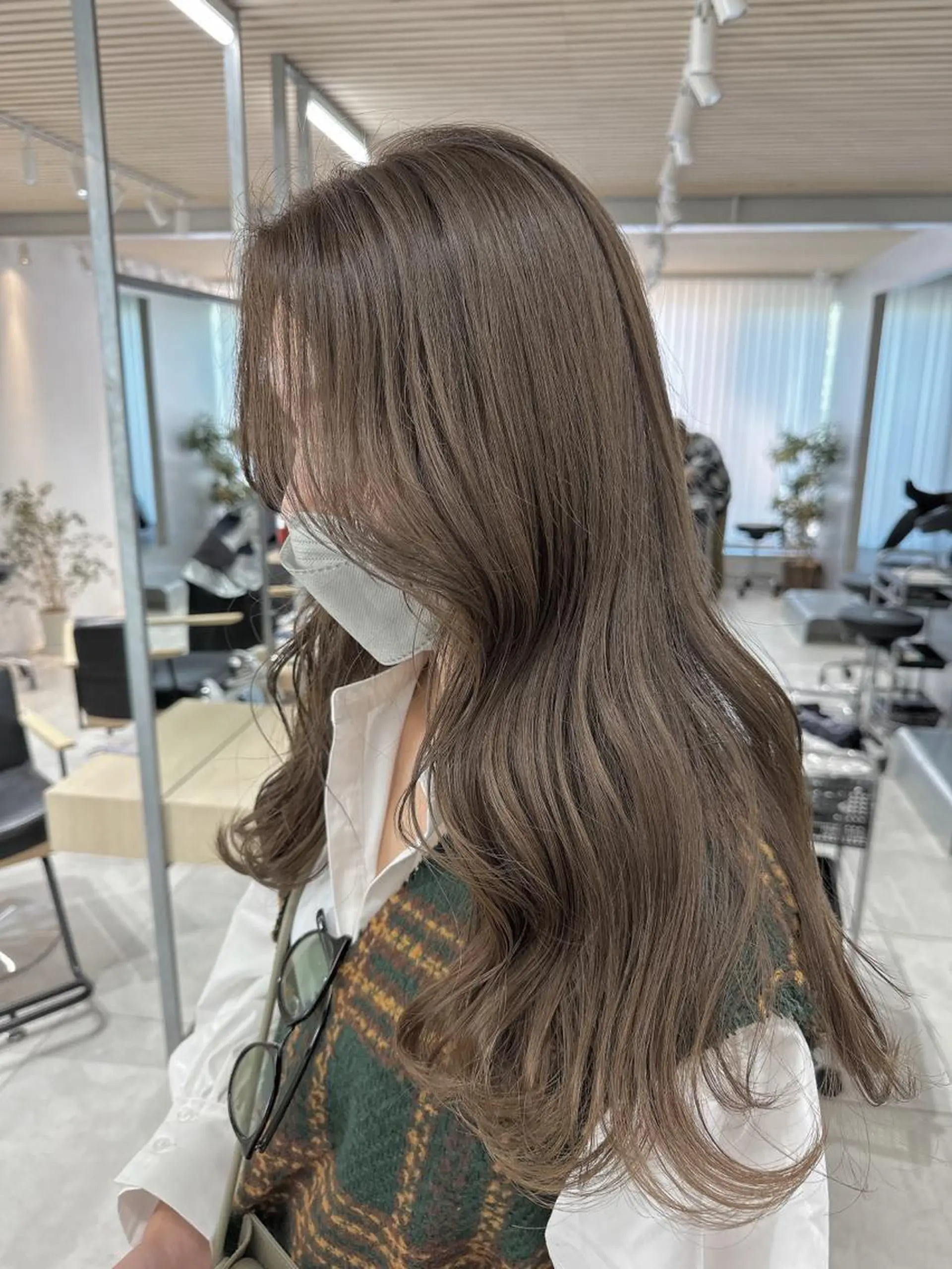 ロング カラー ブリーチ 透明感カラー ダブルカラー ブリーチなしカラー カット トリートメント 韓国レイヤー 似合わせカラーのヘアスタイル