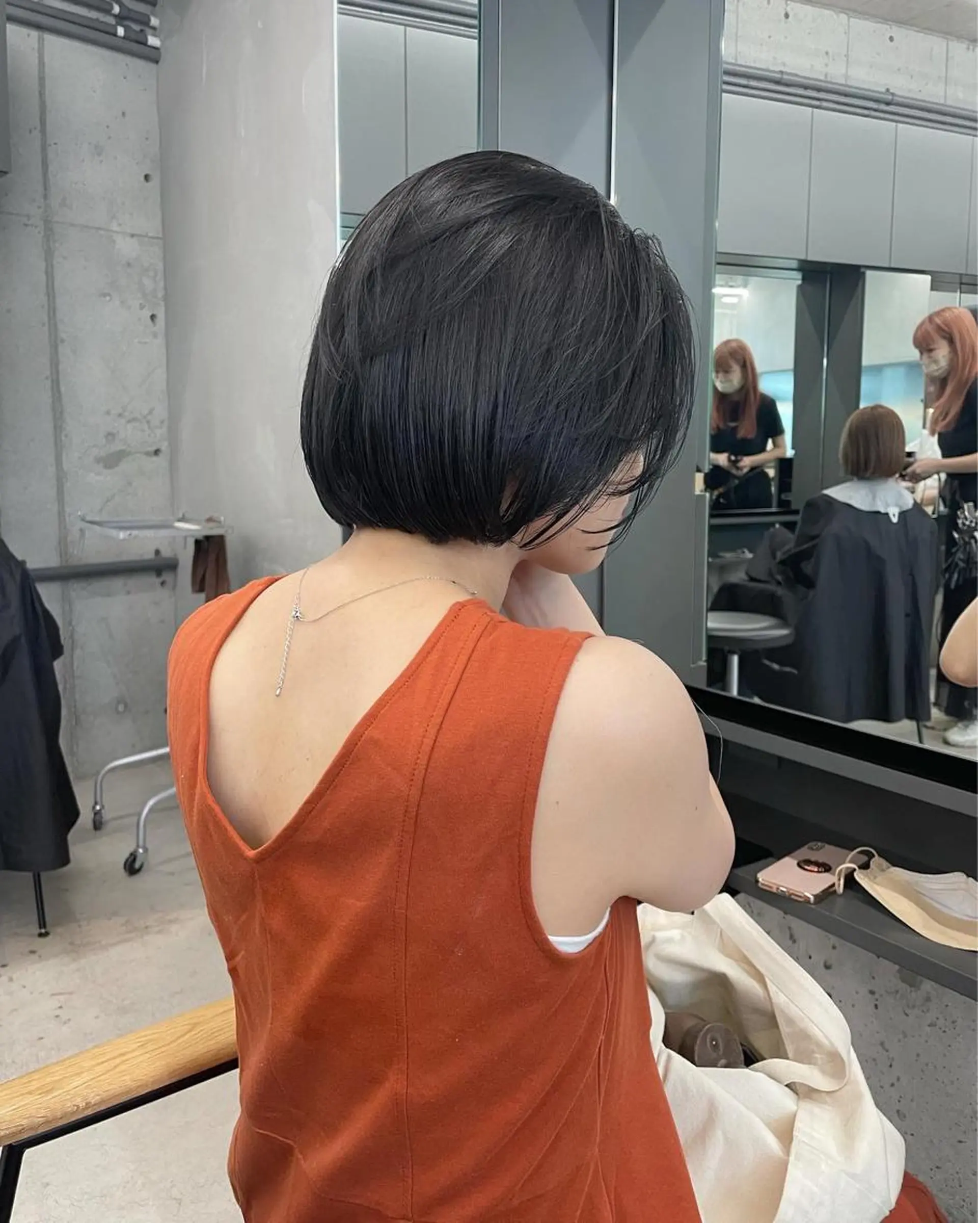 ミディアム カラー 黒髪 ブルーカラー ブルーブラック 佐伯 和佳のヘアスタイル