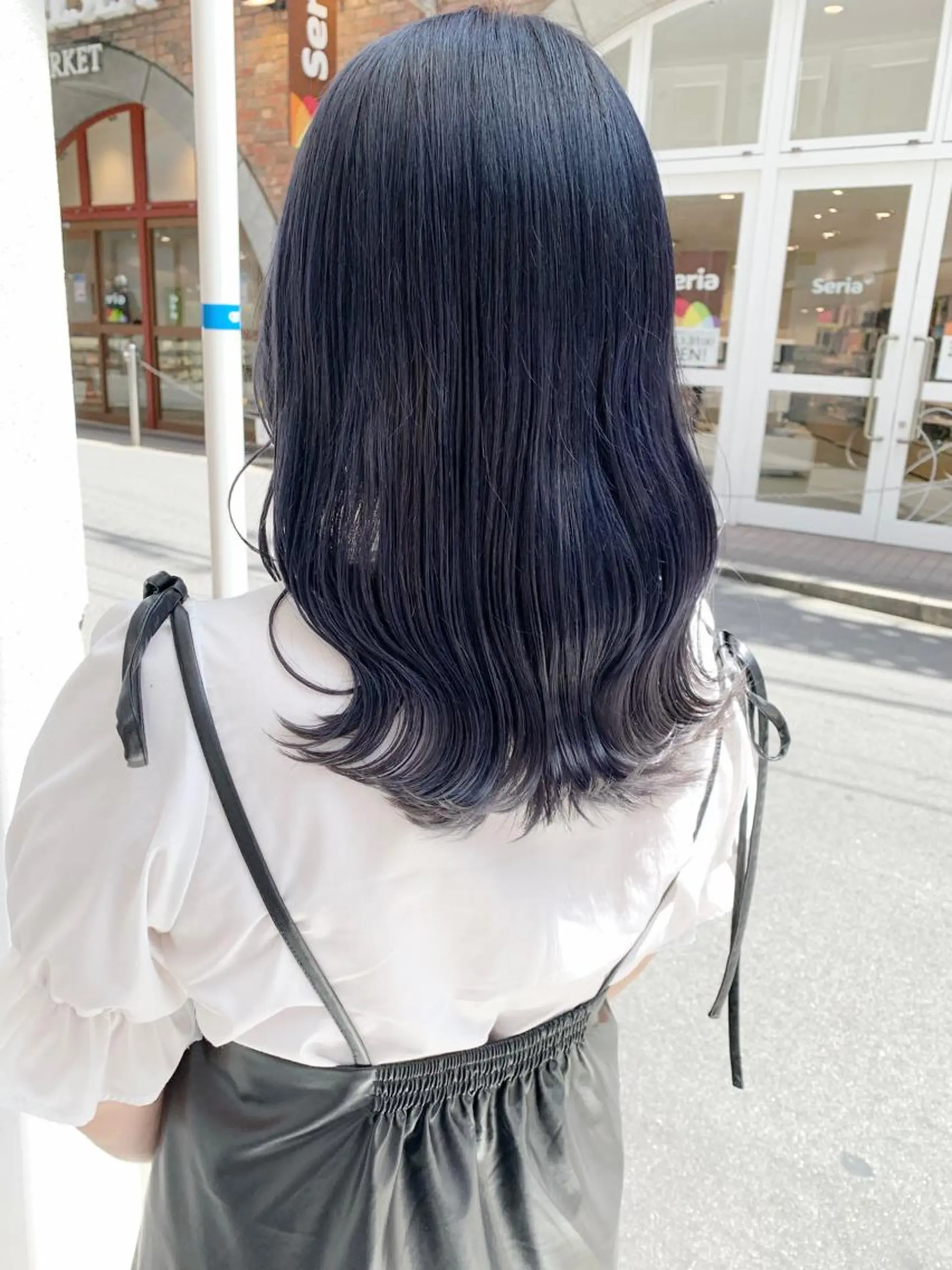 ミディアム カラー 黒髪 ブリーチ ブルーカラー ブルーブラック カット ヘアカラー トリートメント 樫原裕二 /柔らかいカラーのヘアスタイル