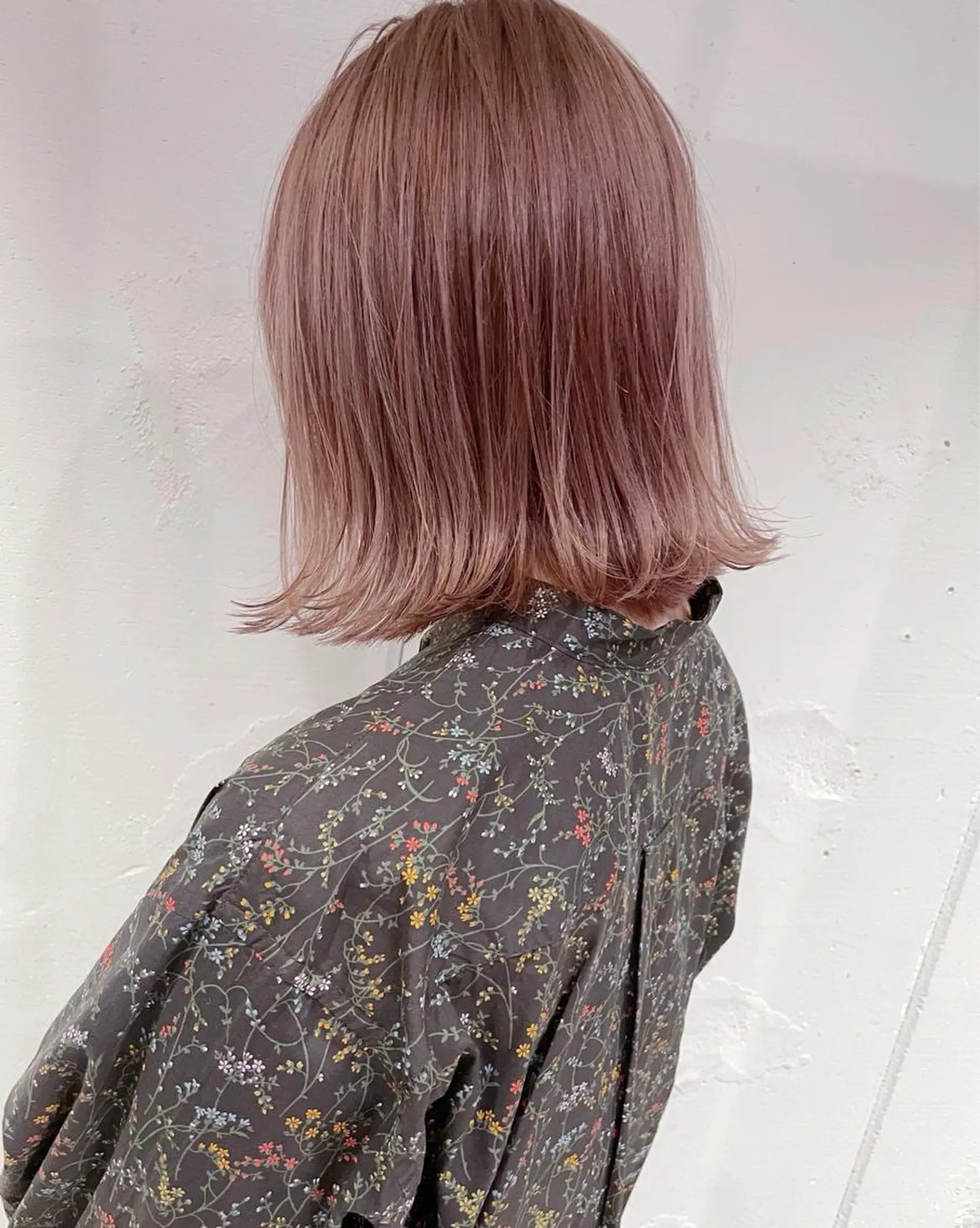 ミディアム カット ヘアカラー トリートメント 美髪矯正/艶カラー ボブ/栄/鐘ヶ江純也のヘアスタイル