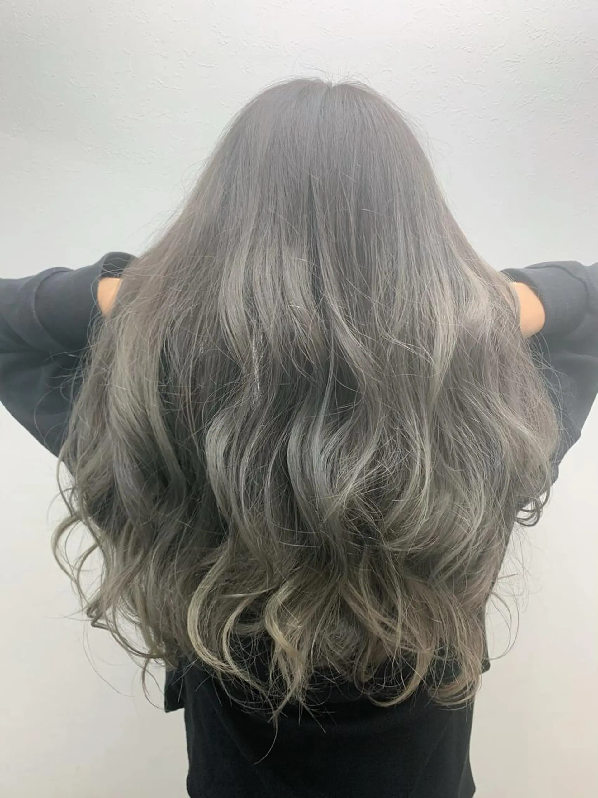 ロング カラー ブリーチ イルミナカラー 髪質改善 トリートメント ヘアカラー トリートメント ヤナ マネージャーのヘアスタイル