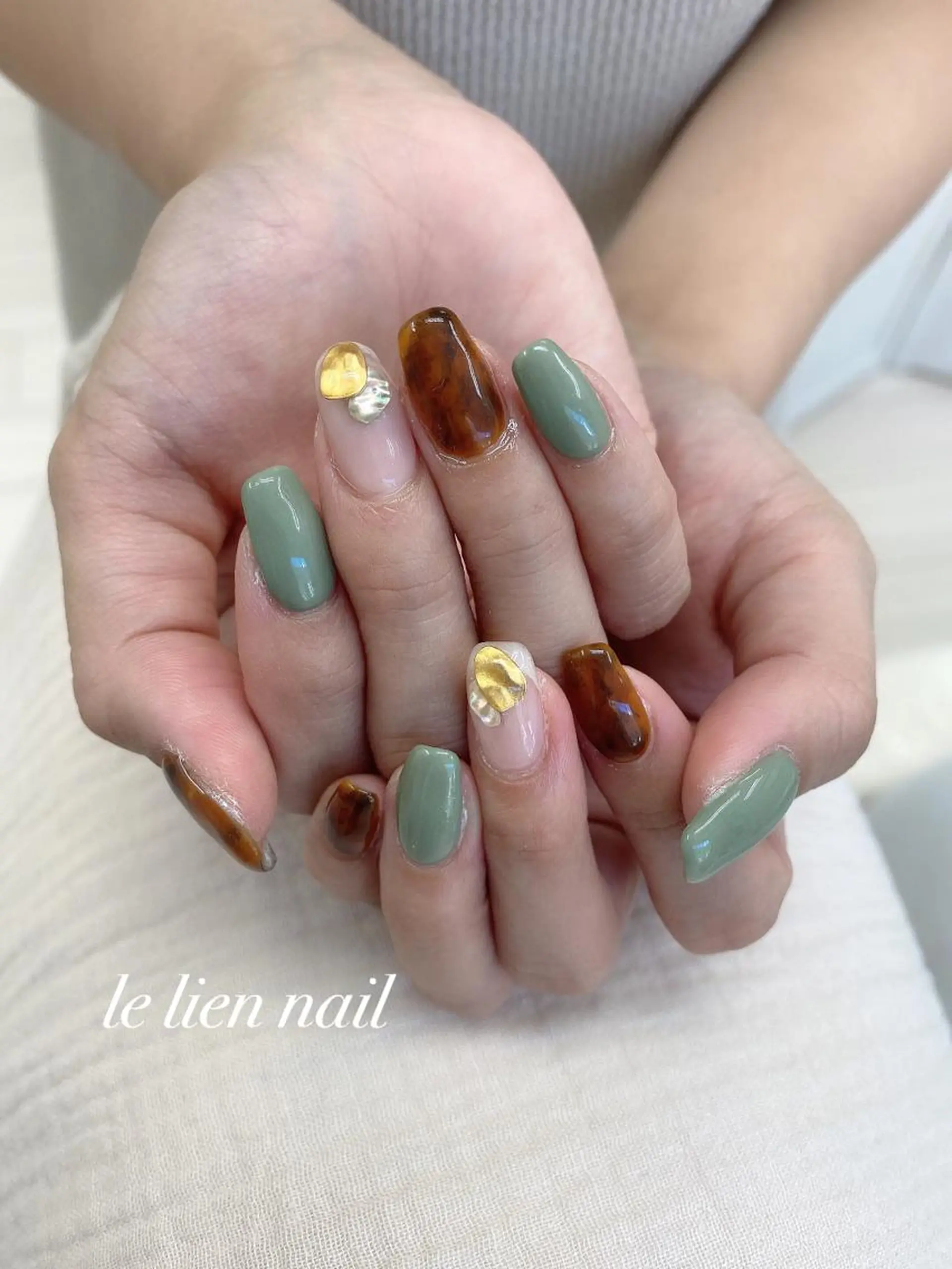 ネイル アートネイル べっ甲ネイル グリーン ニュアンスネイル le lien nailのネイルデザイン