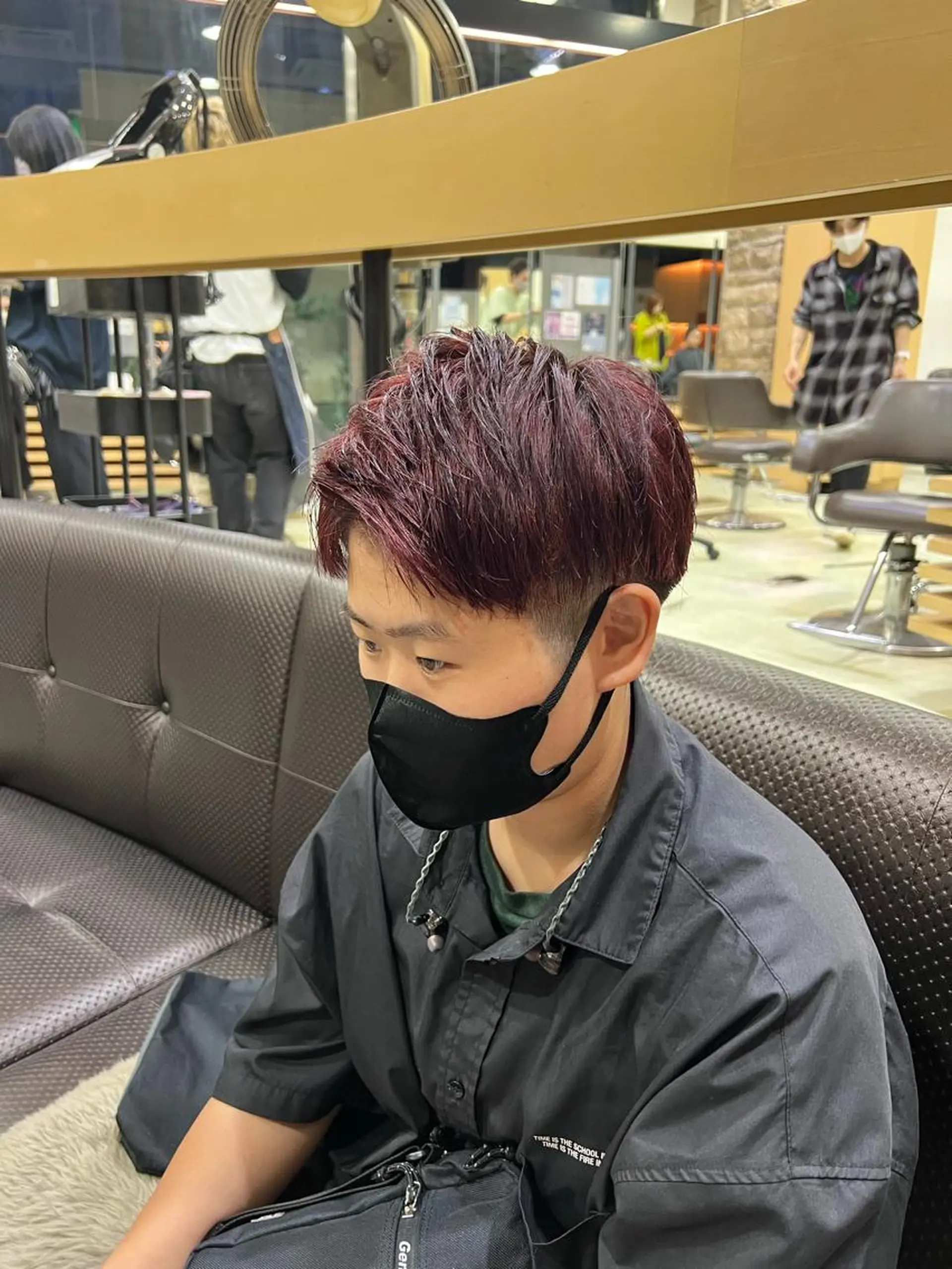 ショート カラー メンズ アイブロウ ボルドーカラー 眉カラー カット ヘアカラー ﾎｯﾄﾍﾟｯﾊﾟｰ に移行中【かな】のヘアスタイル