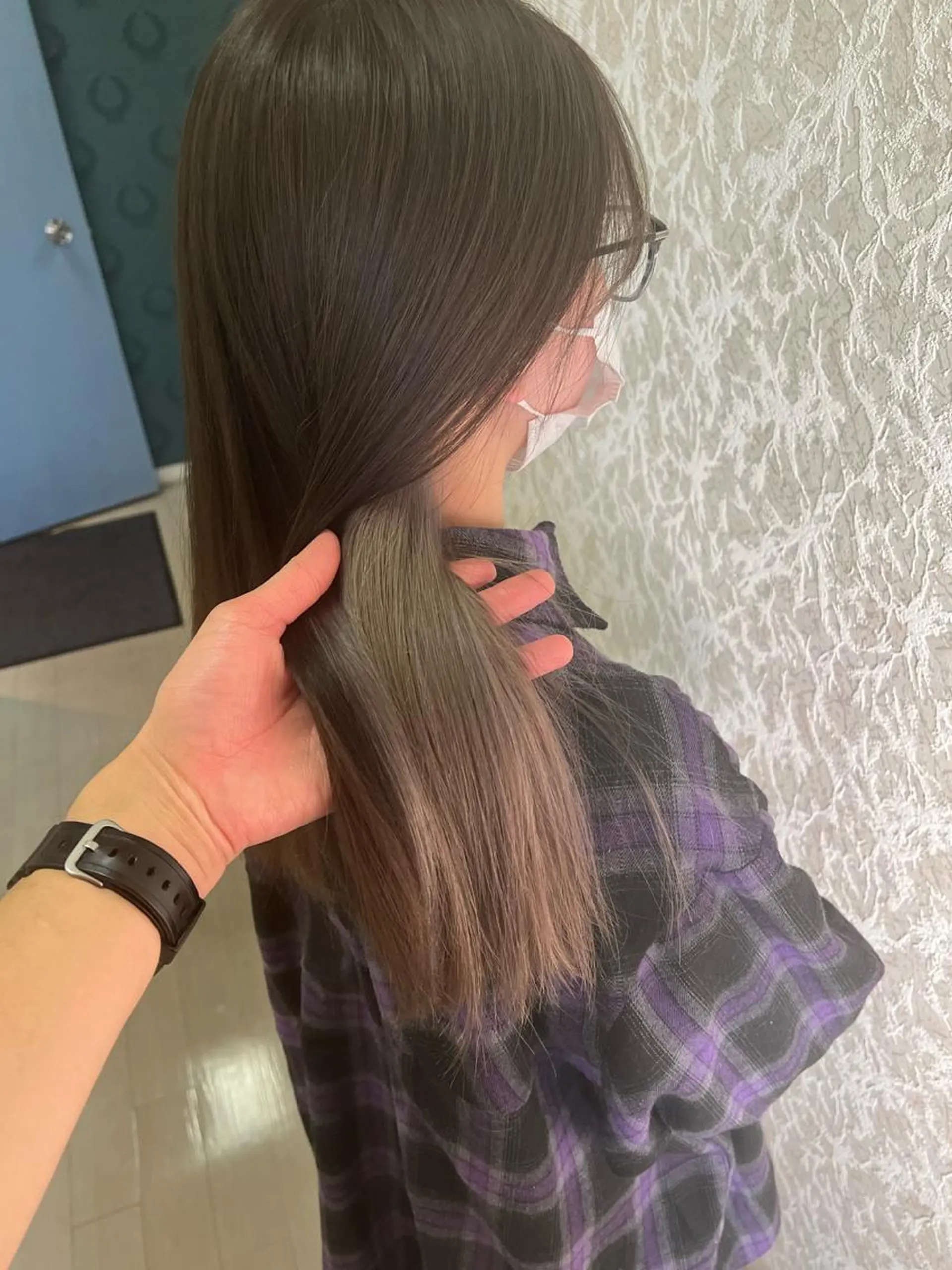 ミディアム カラー ブリーチ 透明感カラー イヤリングカラー グレージュ インナーカラー カット ヘアカラー トリートメント ブリーチ/髪質改善/ レイヤー/YUTO‎のヘアスタイル