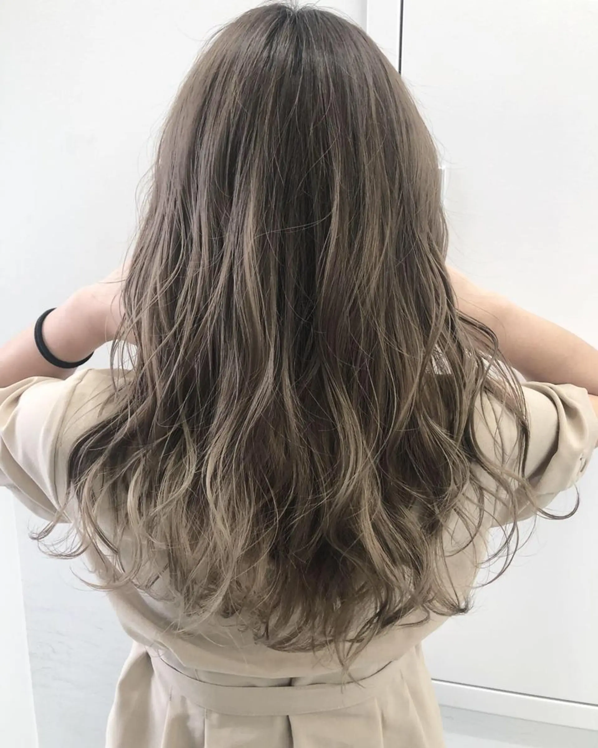 セミロング カラー ヘアアレンジ 🌟髪質改善ケアカラ ー美髪縮毛矯正y🌟のヘアスタイル