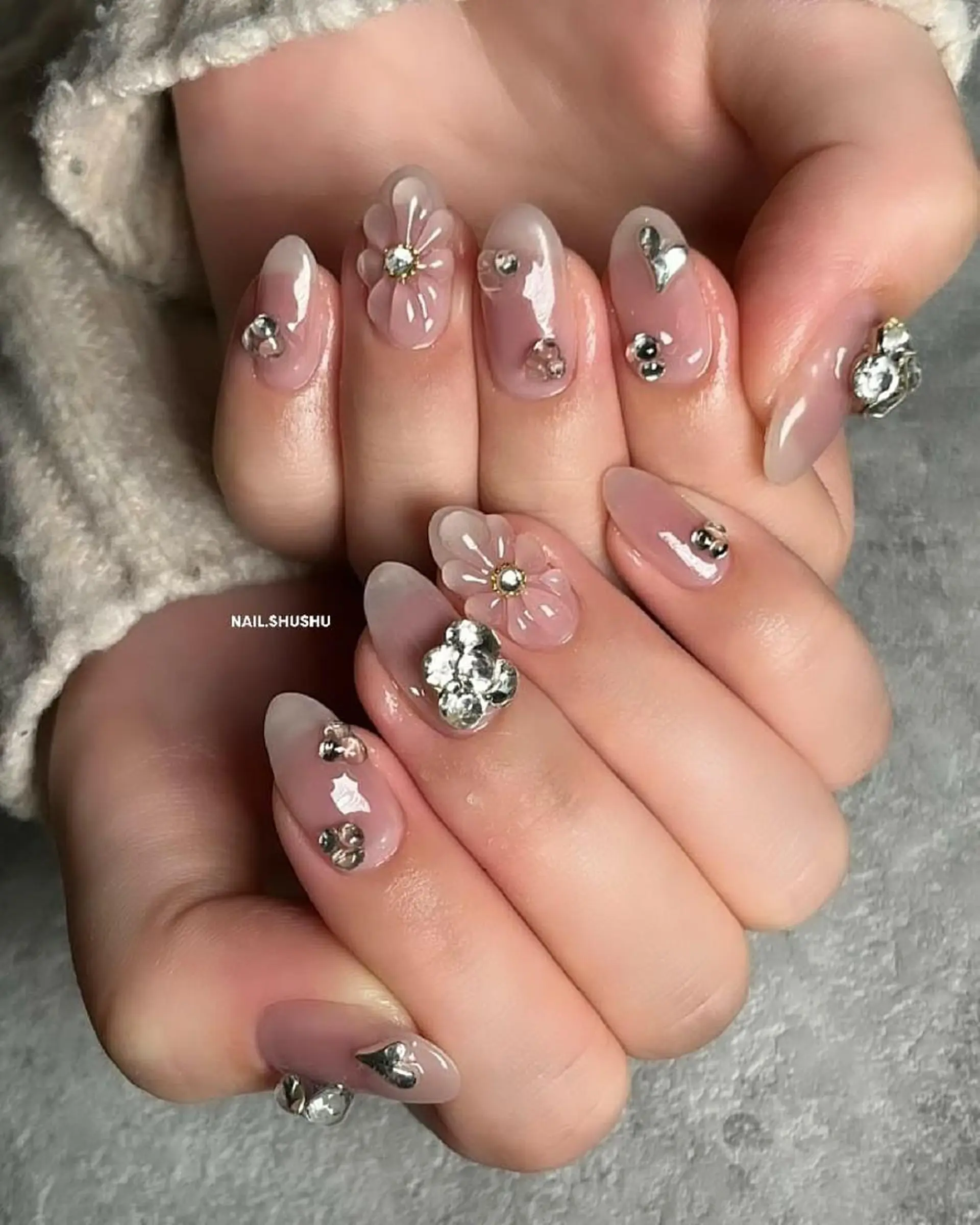 ネイル 持ち込み ニュアンスネイル シンプルネイル 冬ネイル 3dパーツ/流行り 👧shushu❤️のネイルデザイン