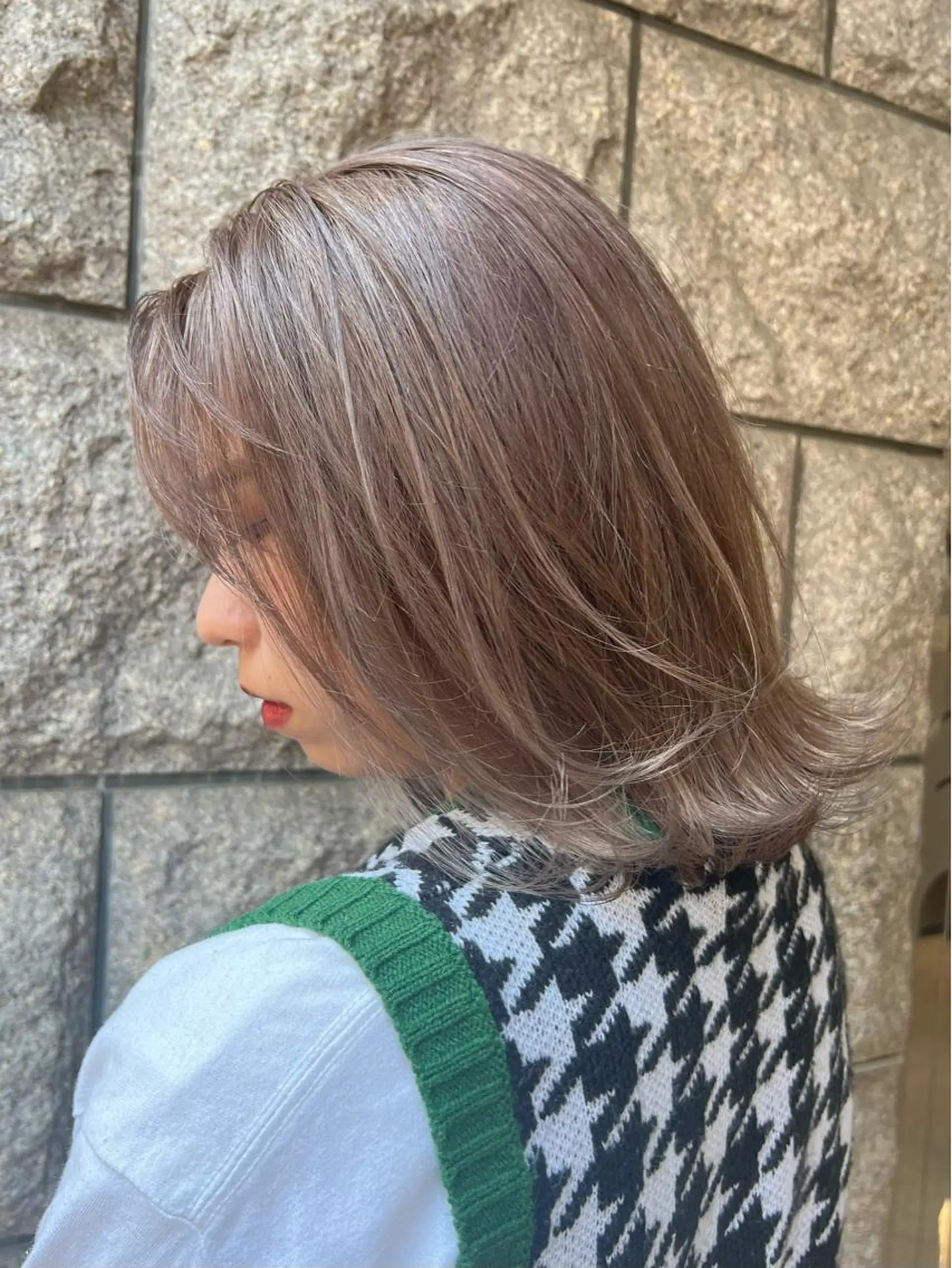 セミロング カラー ブリーチ ブロンド ハイトーンカラー ホワイトブロンド 🕊️レイヤーカット 透明感カラー GOのヘアスタイル