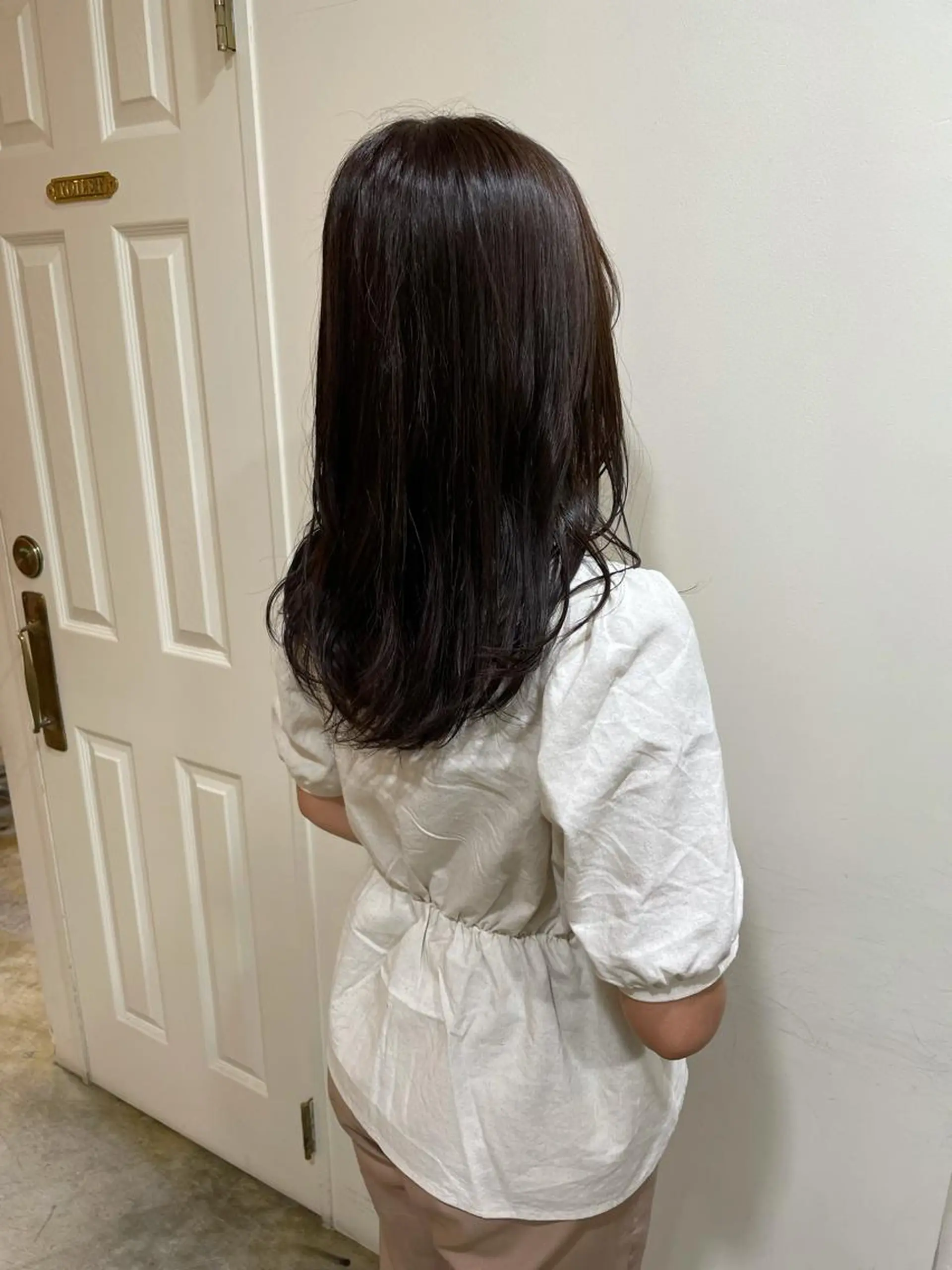 ミディアム カラー カット ヘアカラー トリートメント MIOベージュカラー 柔らかいカラーのヘアスタイル