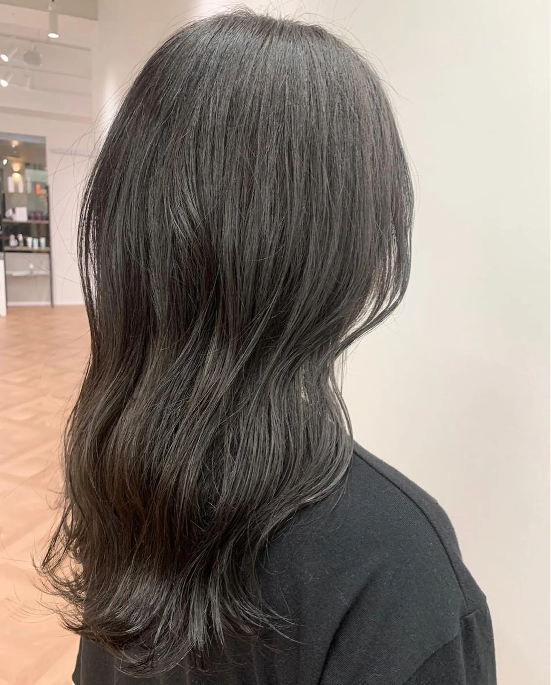 セミロング カラー ブリーチ グレージュ カット ヘアカラー 佐々木 有彩のヘアスタイル