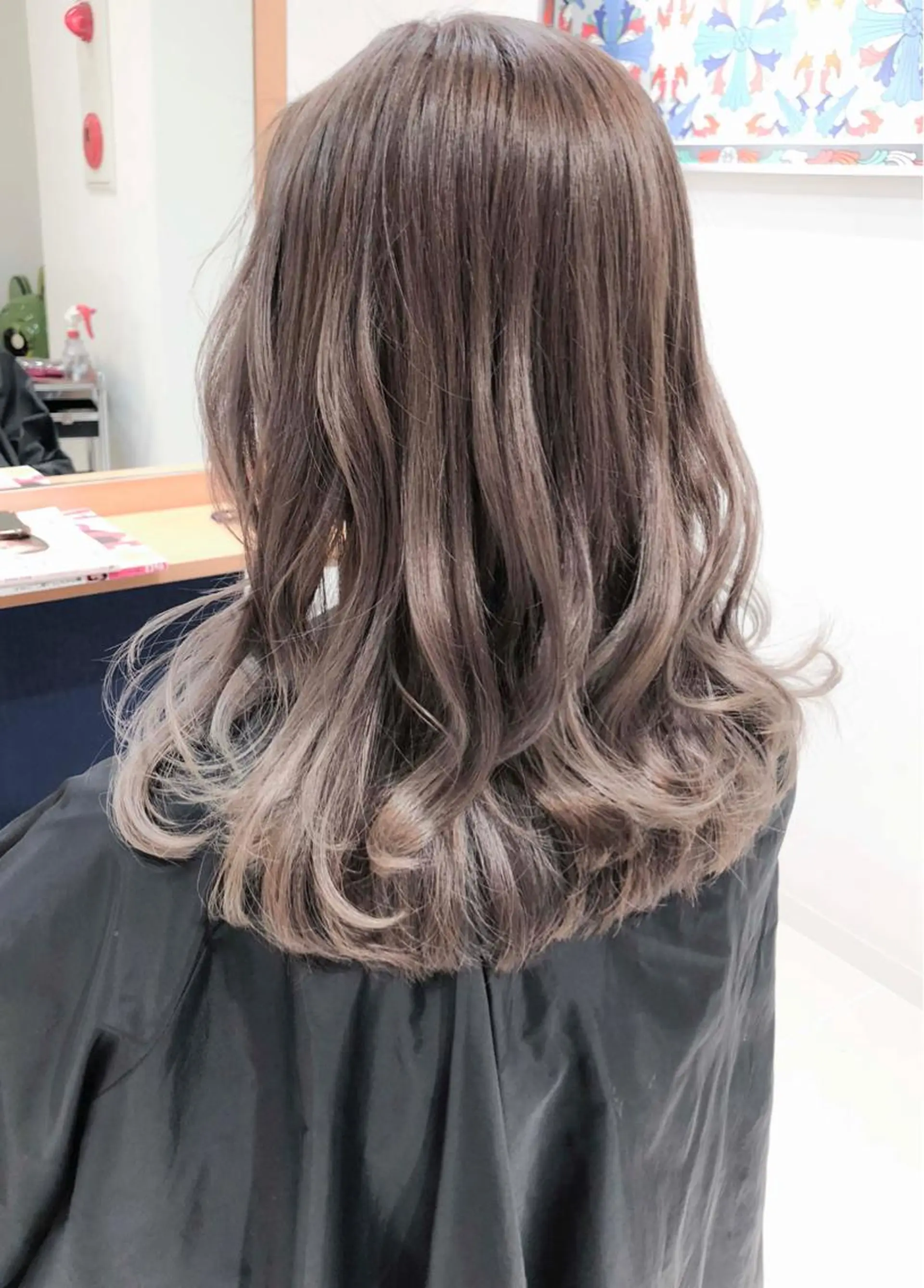 ミディアム カラー ベージュカラー ラベンダーカラー ミルクティーベージュ ヘアカラー トリートメント Days 透明感カラーのヘアスタイル