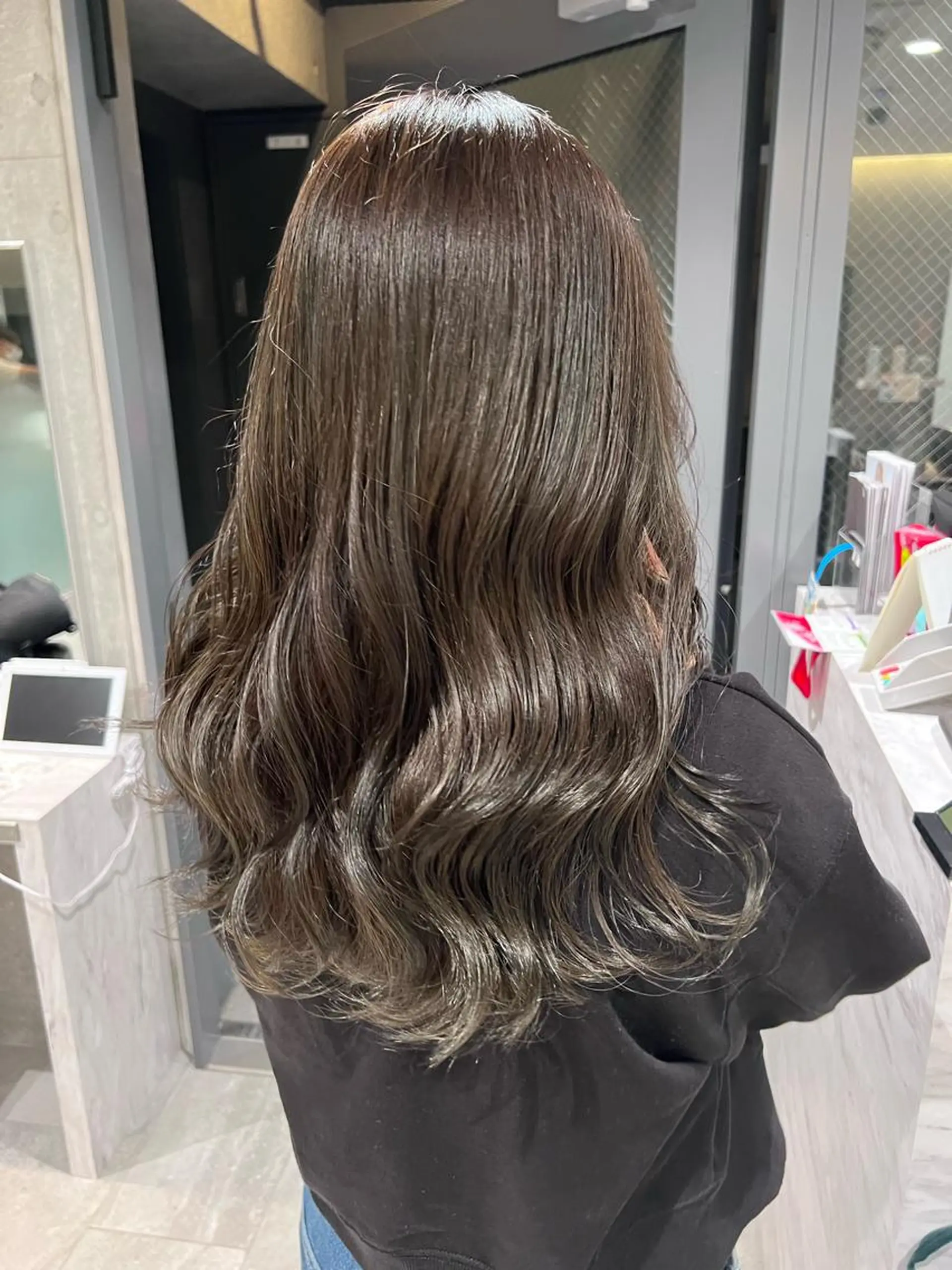ロング カラー オリーブカラー ブリーチなしカラー RURI🩵のヘアスタイル