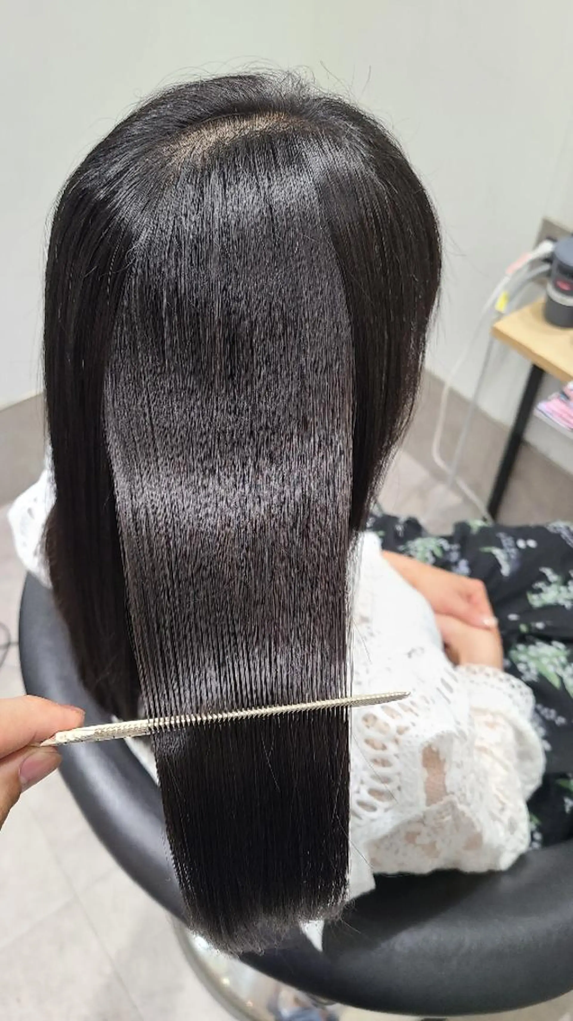 セミロング GO TODAYシェアサロン岡山店所属・🎗️髪質改善・美髪 艶髪🥇小西邦生のヘアスタイル