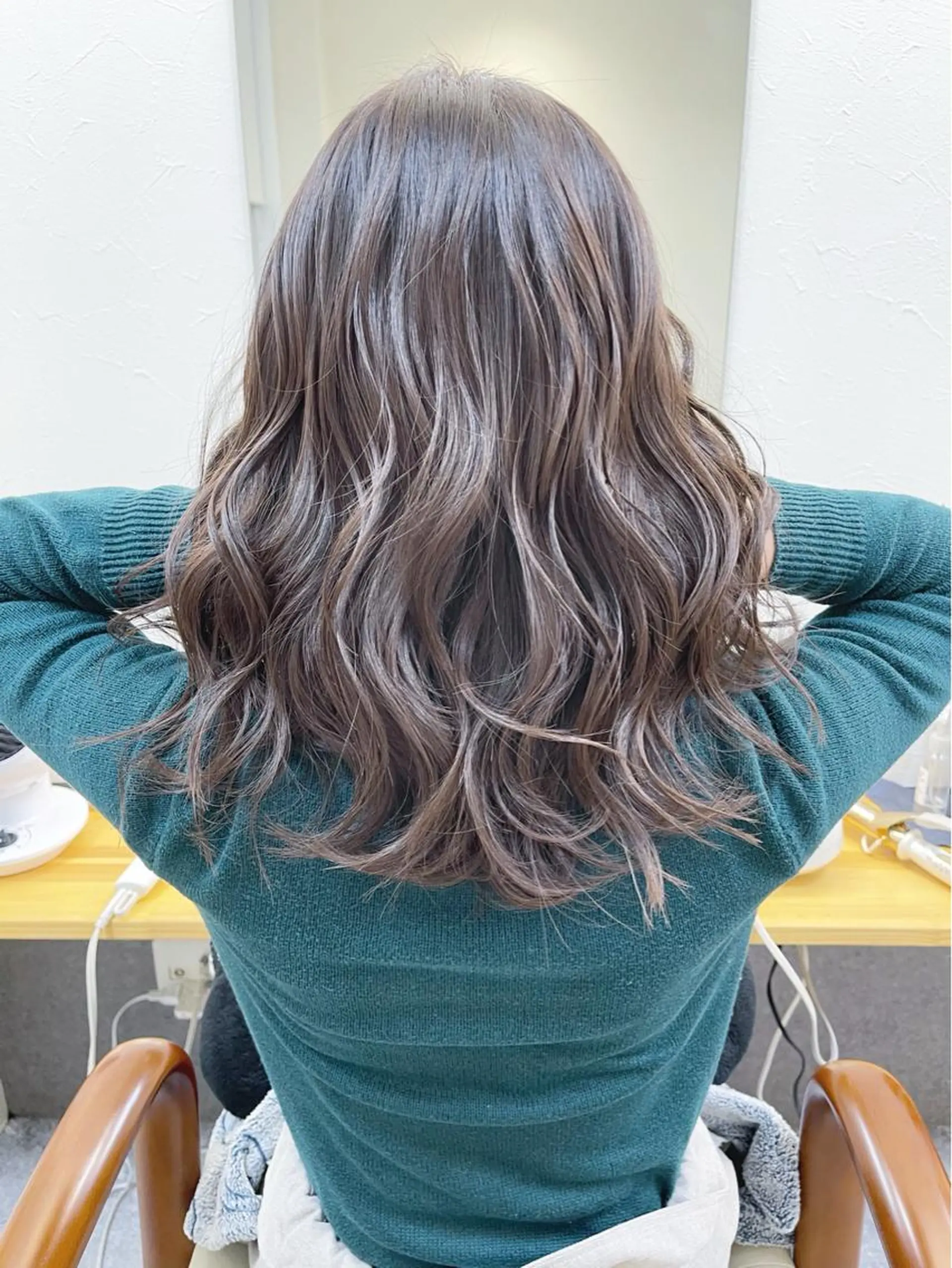 セミロング アッシュ ボブ 外ハネヘア カット ヘアカラー トリートメント H所属・H (エイチ) 烏丸御池店のヘアスタイル