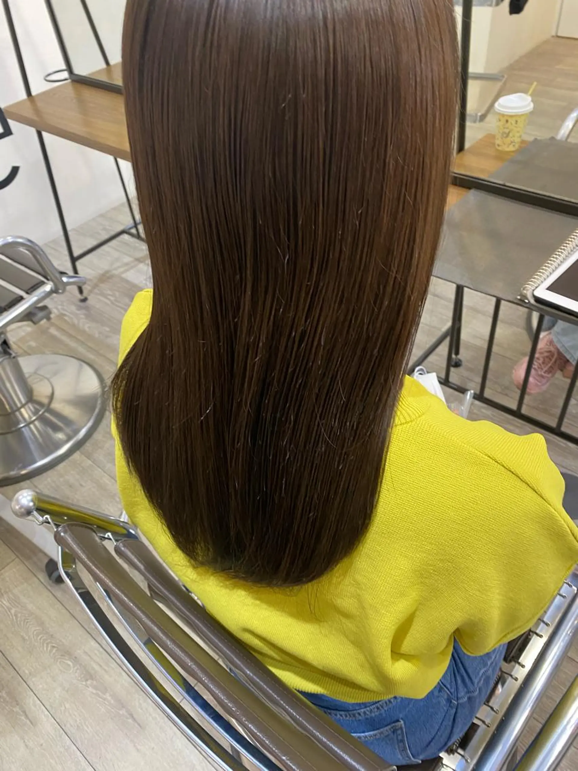 セミロング W所属・小林 朋花のヘアスタイル