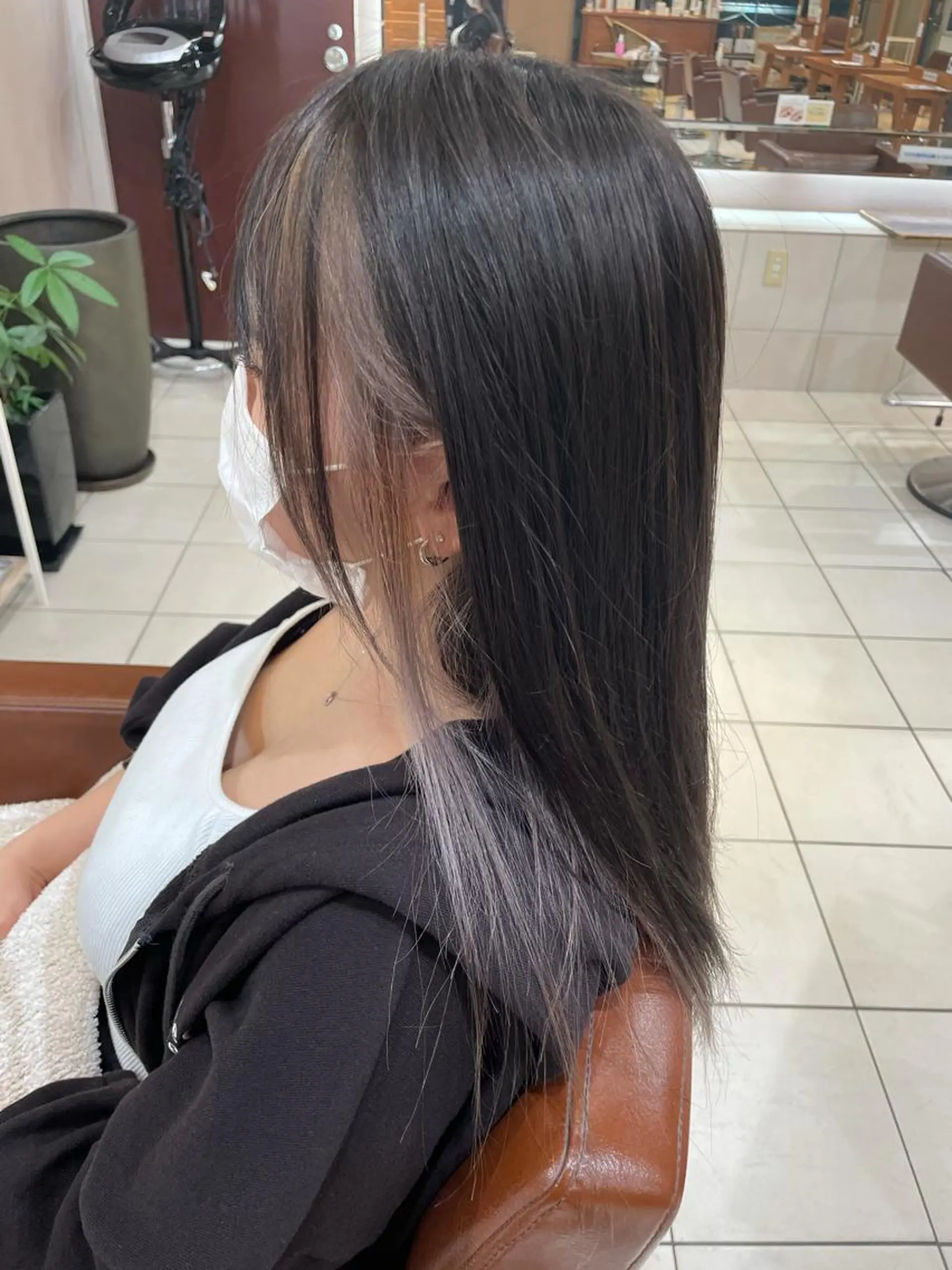 セミロング カラー イヤリングカラー カット ヘアカラー メンズ/ヘアセット/ 顔周りレイヤー/💶のヘアスタイル