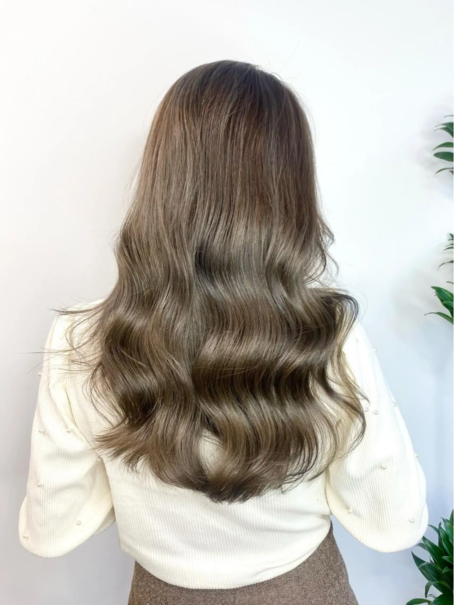 セミロング カラー パーマ ヘアアレンジ メンズ ネイル マツエク・マツパ アイブロウ 結婚式・ブライダル メンズバレイヤージュ メンズブリーチ メンズハイライト メンズハイトーン カット ヘアカラー トリートメント ヘッドスパ 韓国風×透明感カラー 髪質改善オタベシンヤのヘアスタイル