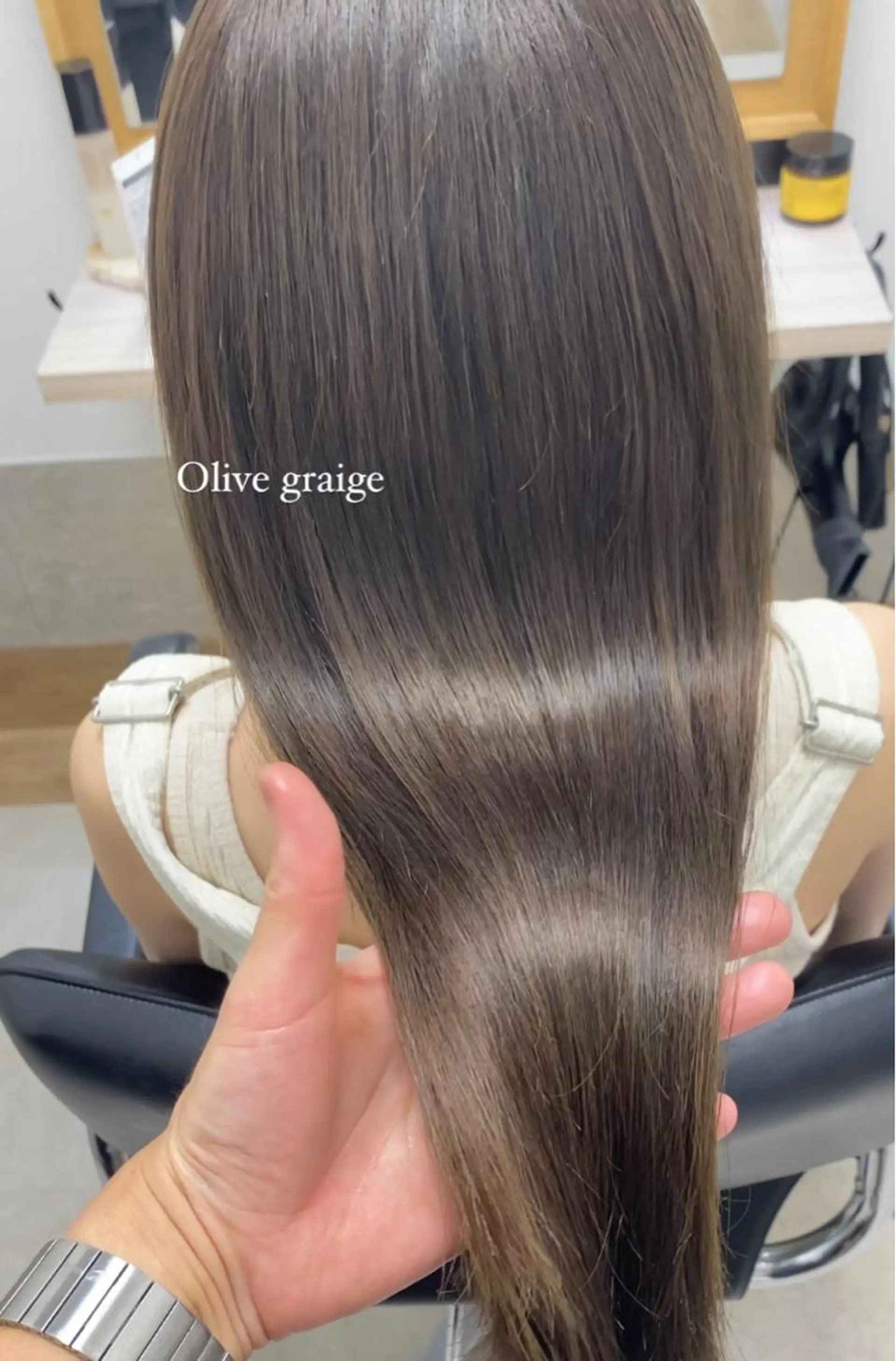 セミロング カラー THE DAY所属・AKI HASHIMOTOのヘアスタイル