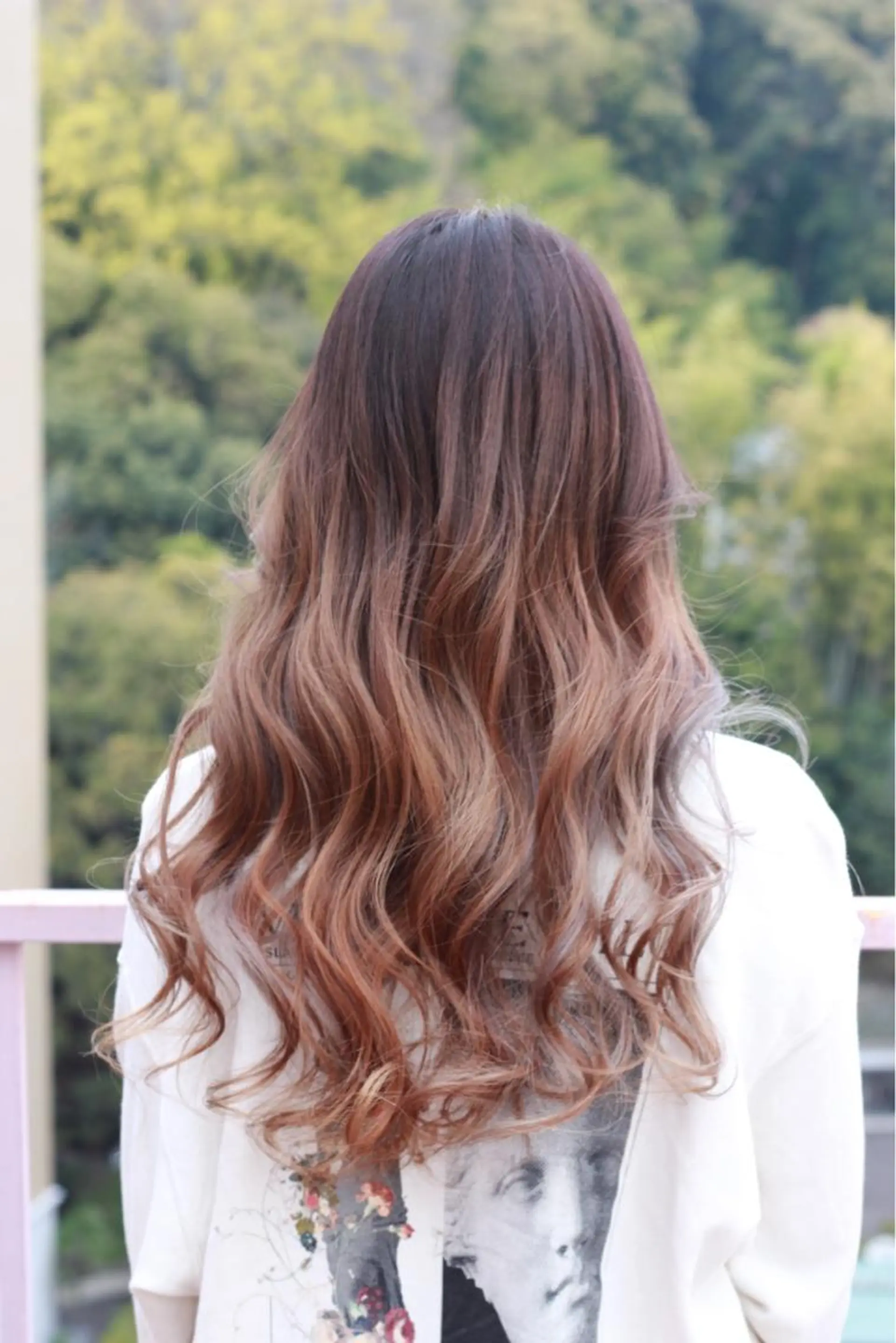 ロング カラー ベージュカラー グラデーションカラー ヘアカラー Viage （ビアージュ）のヘアスタイル