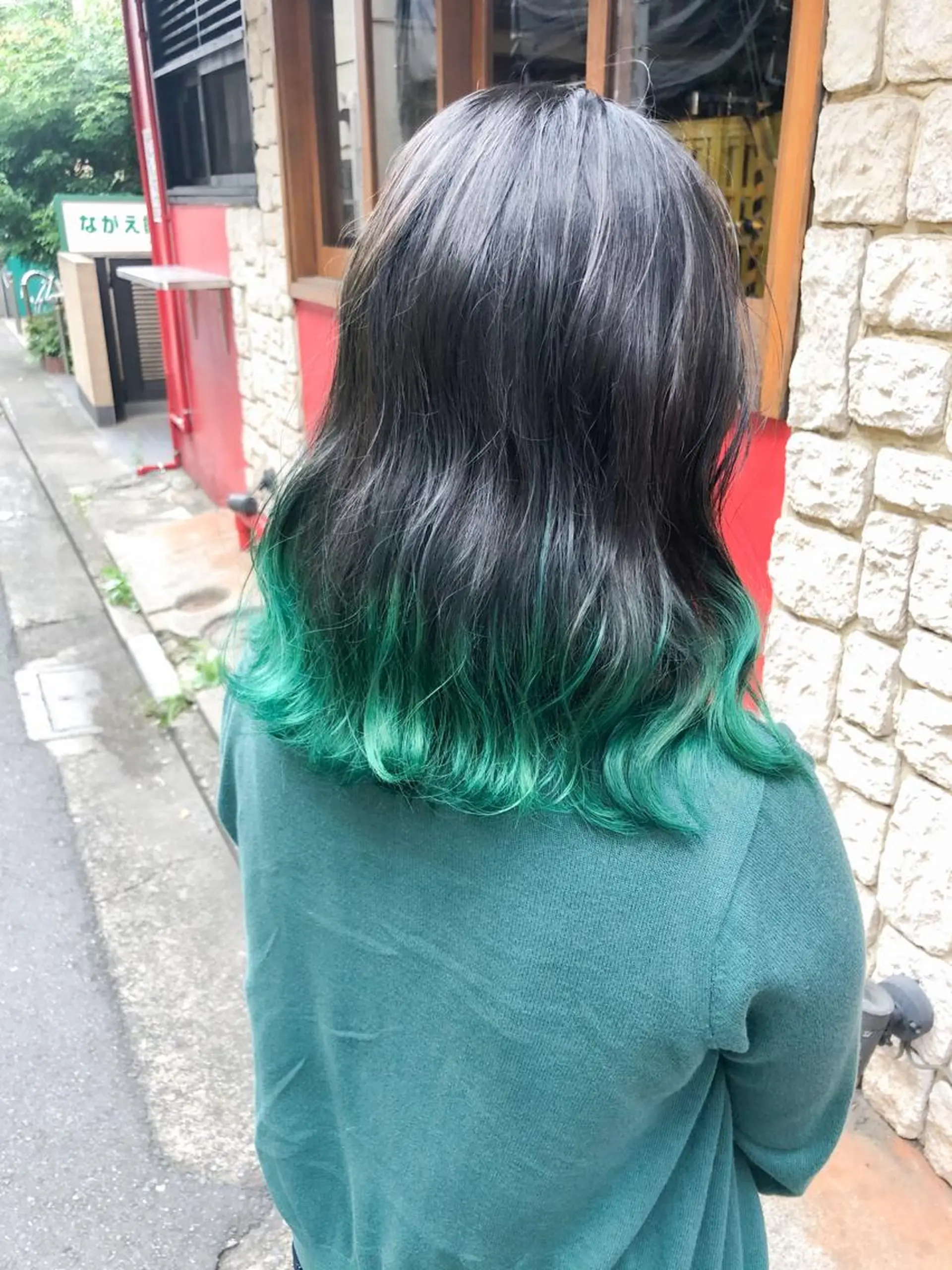 ミディアム カラー エメラルドグリーン ヘアカラー トリートメント SALOWIN 下北沢　No.R所属・カット・ヘアケア特化 戸高昌紀のヘアスタイル