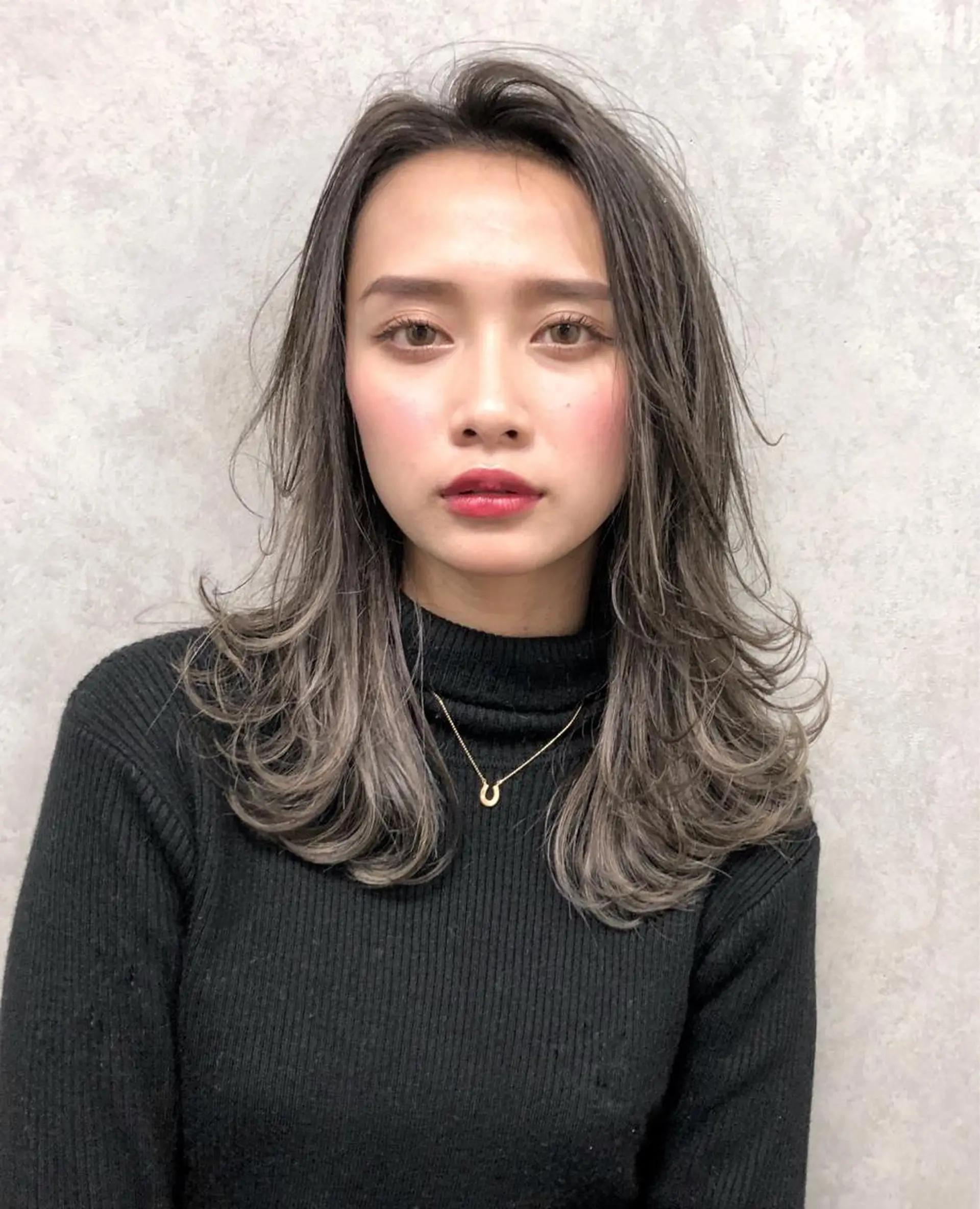 セミロング ハイライト レイヤーカット 塩川 和弥のヘアスタイル