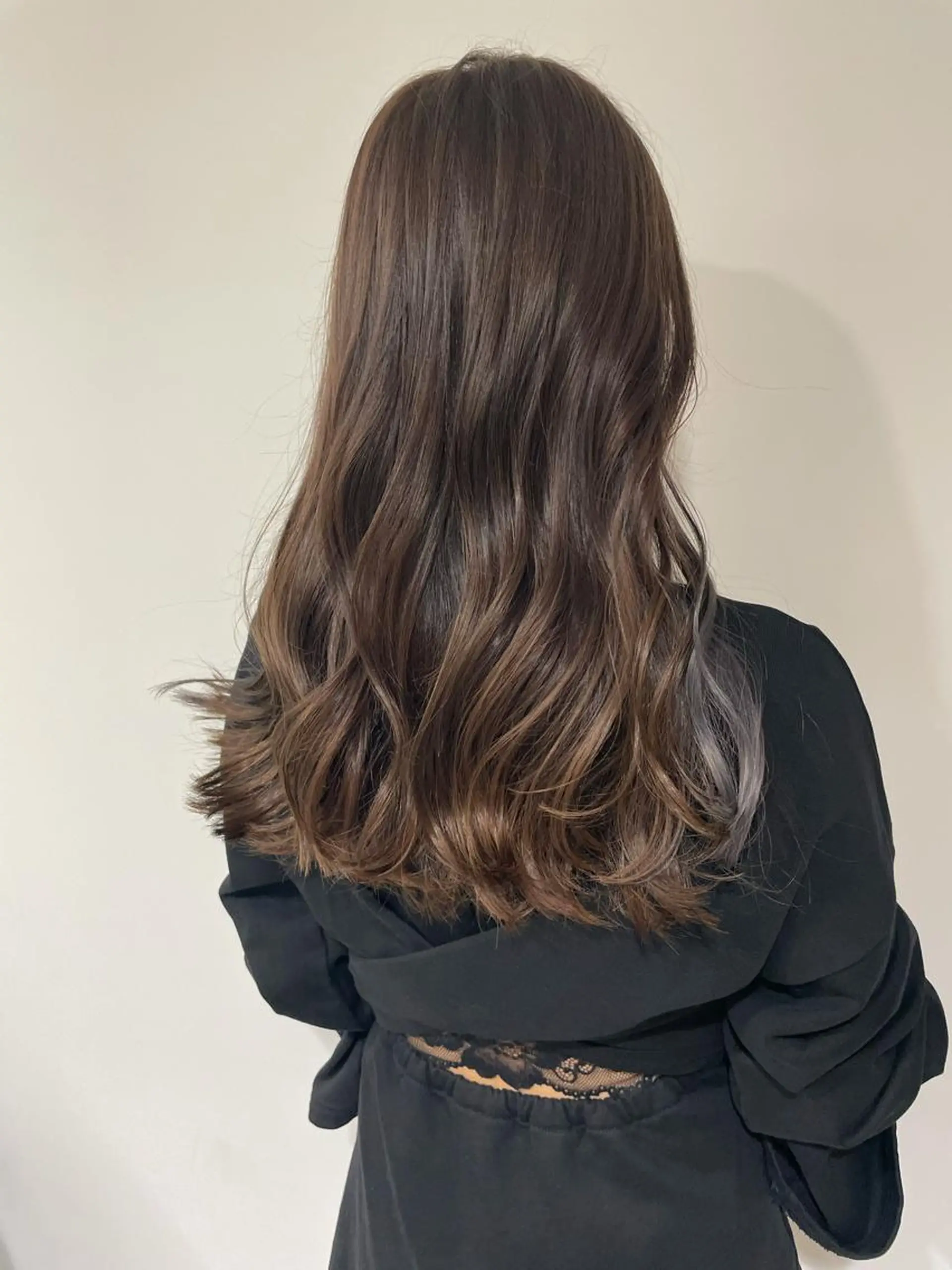 ロング カラー ベージュカラー ブルーカラー イヤリングカラー ラベンダーカラー ラベンダーベージュ 太田ありさ クリーミーヘアカラーのヘアスタイル