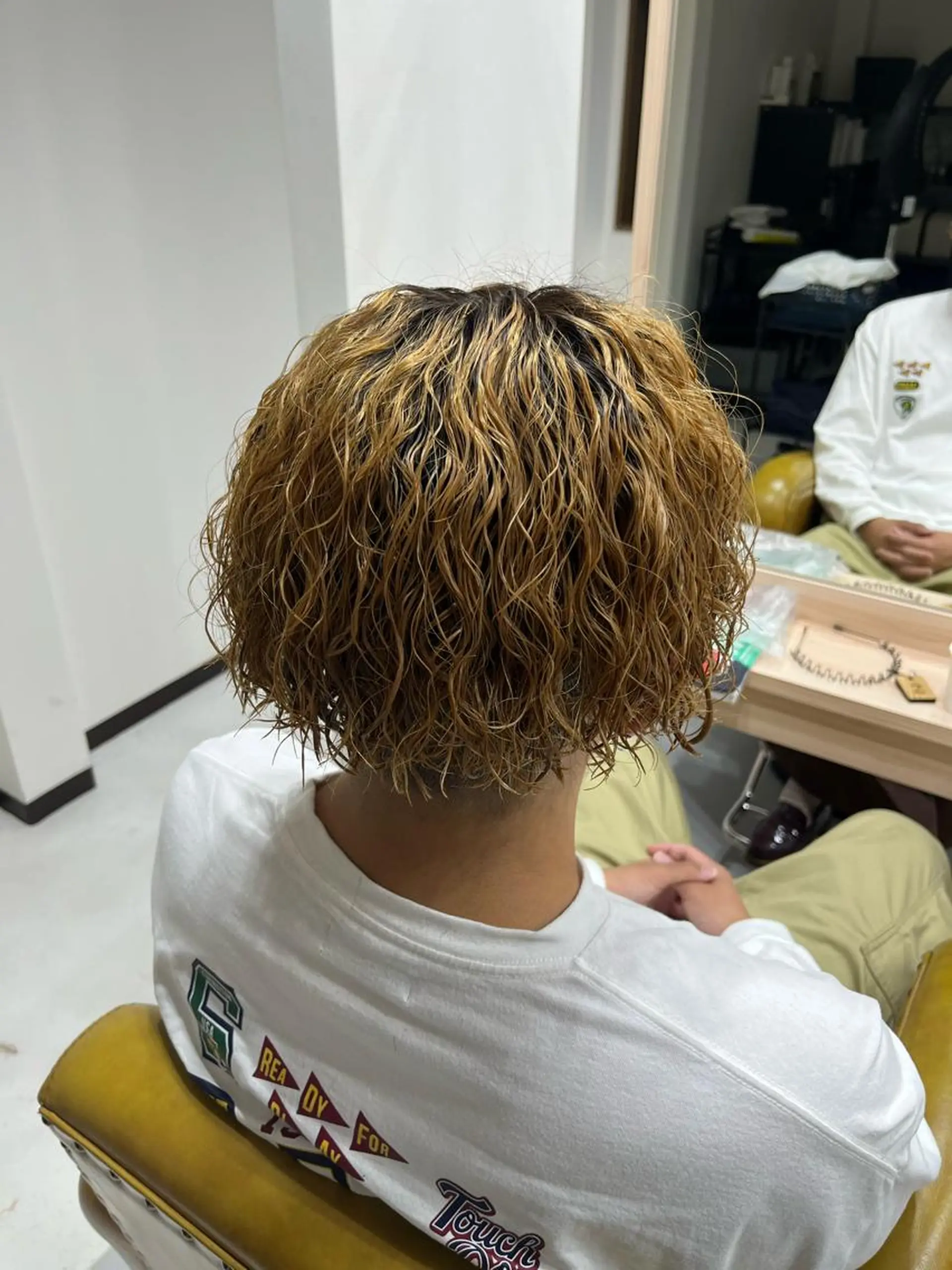 パーマ メンズ 峯 渉人のヘアスタイル