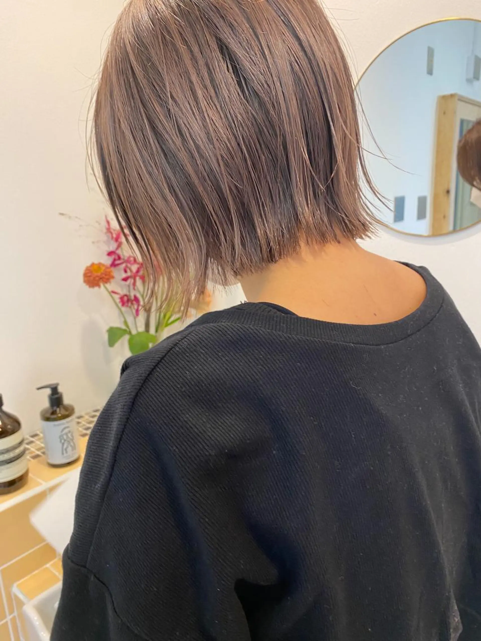 ミディアム カラー カット ヘアカラー 顔周りレイヤー/韓国 ブリーチminamiのヘアスタイル