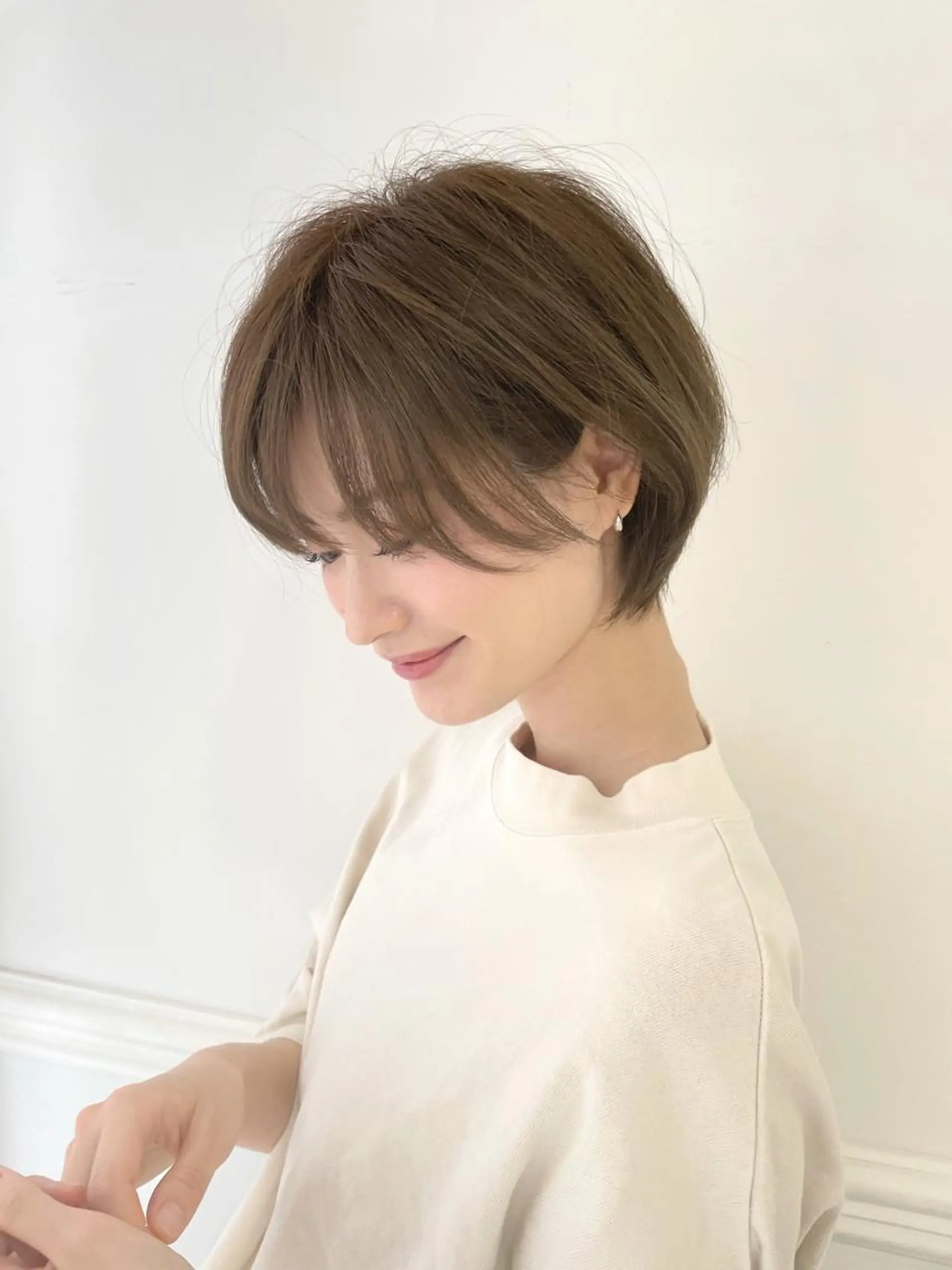 ショート esse大阪茶屋町店所属・レイヤーカット 新井田陽寿のヘアスタイル