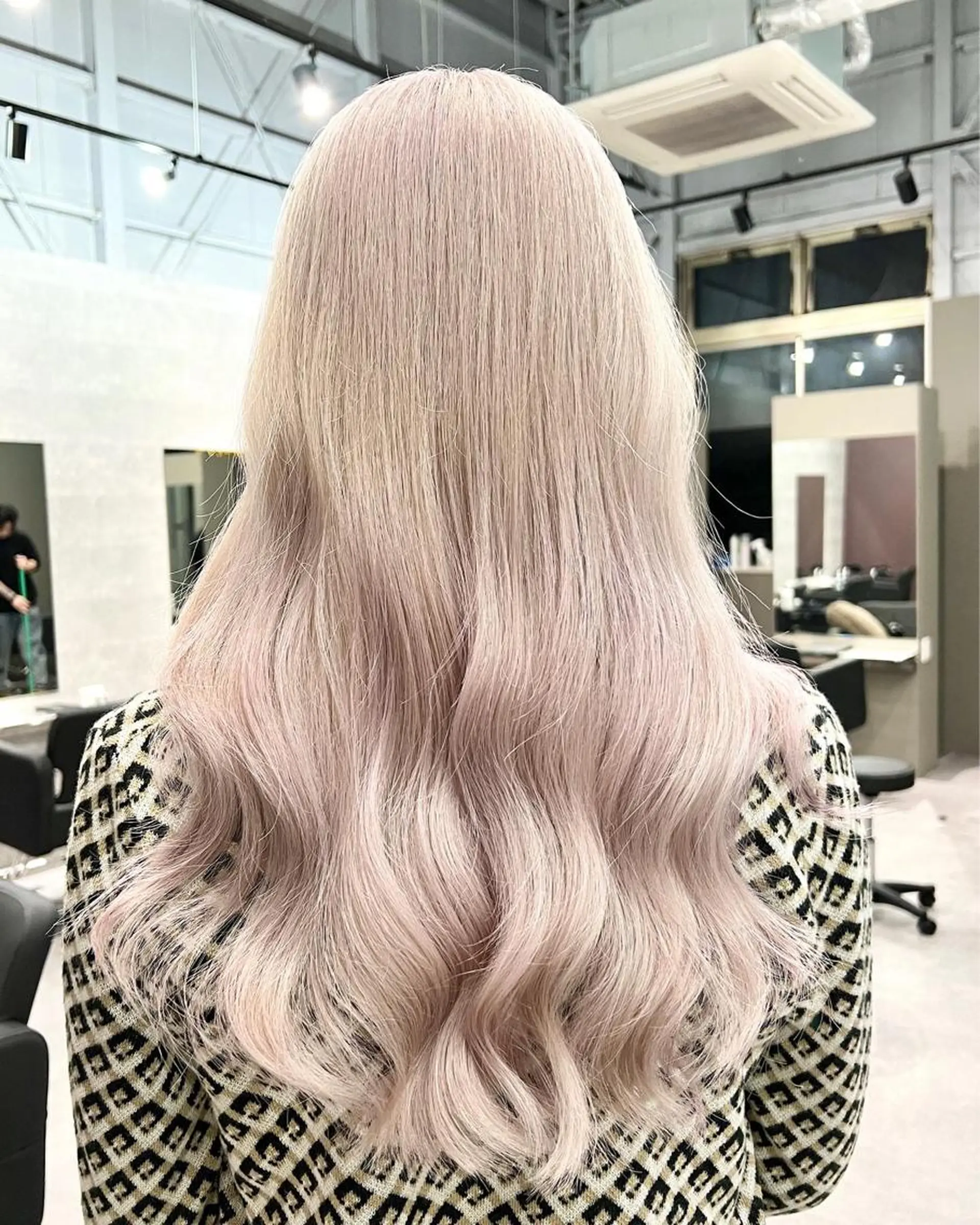 ロング カラー ベージュカラー ラベンダーカラー ピンクカラー ホワイトベージュ Via officialのヘアスタイル